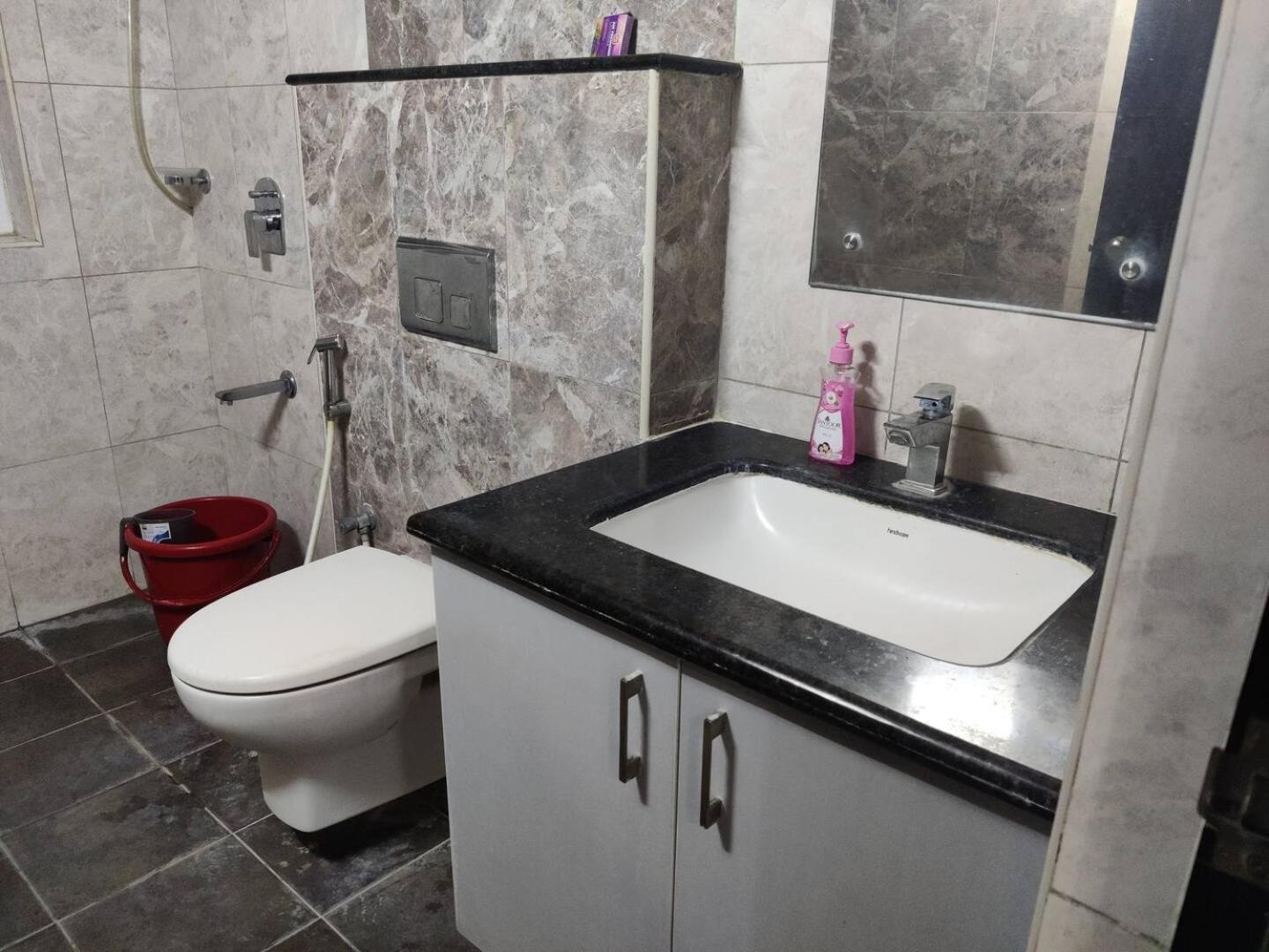Astonishing 3bhk At 6-floor For Family Only *