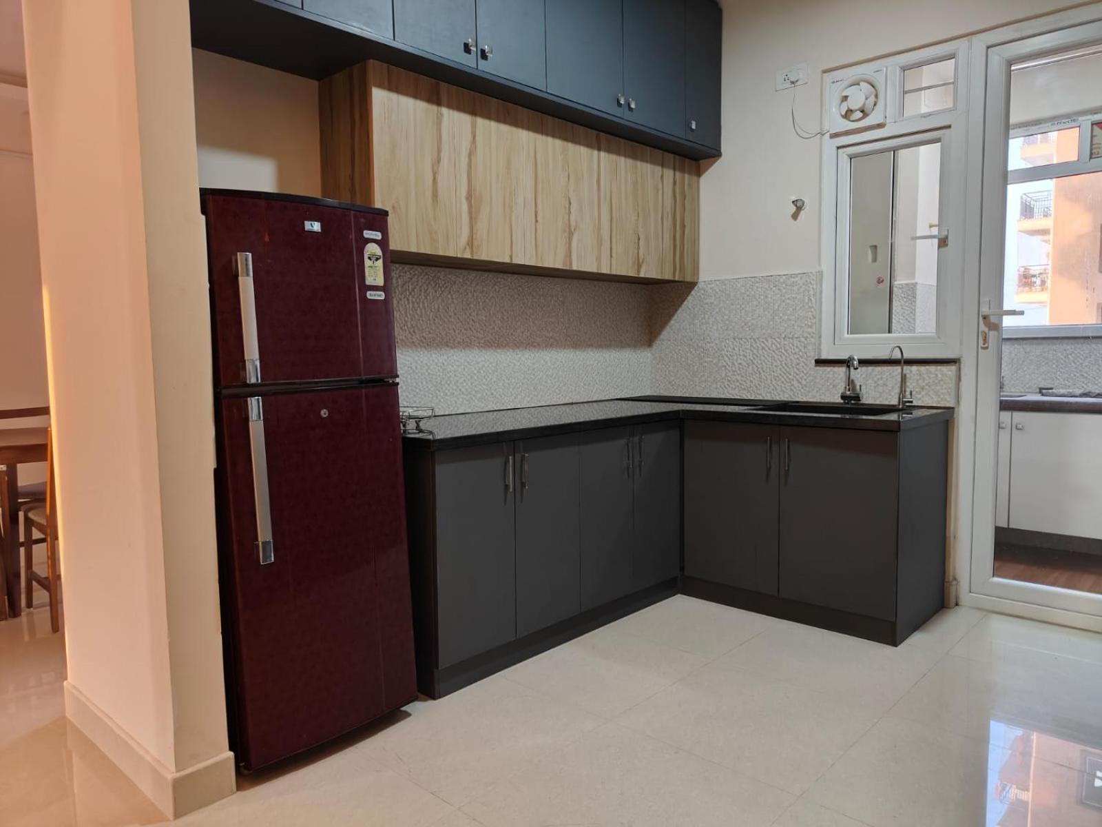 Astonishing 3bhk At 6-floor For Family Only *