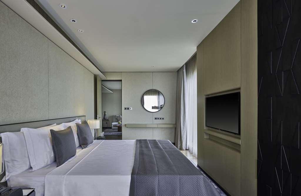 Hotel The Den