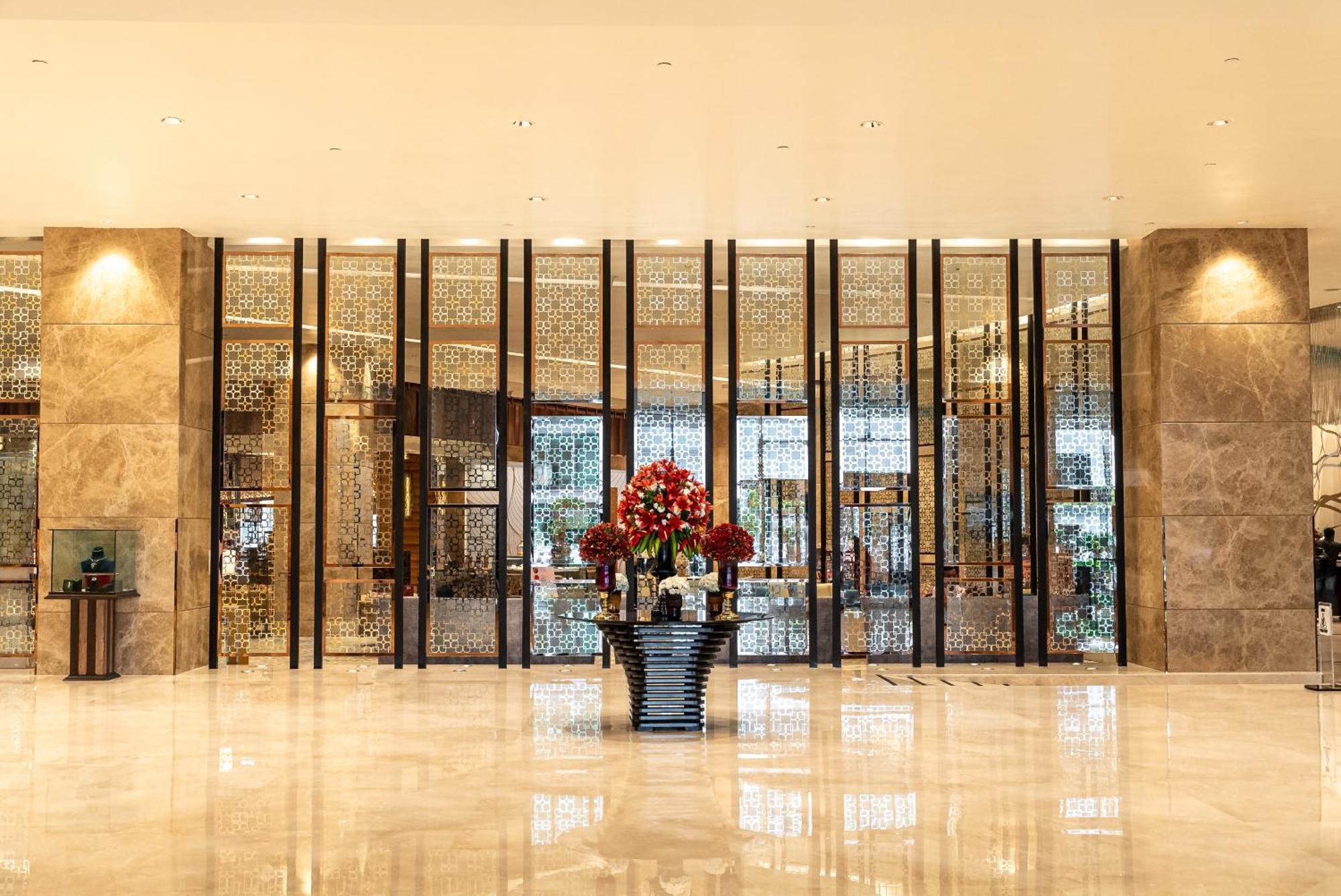 Hotel Sheraton Grand At Brigade Gateway