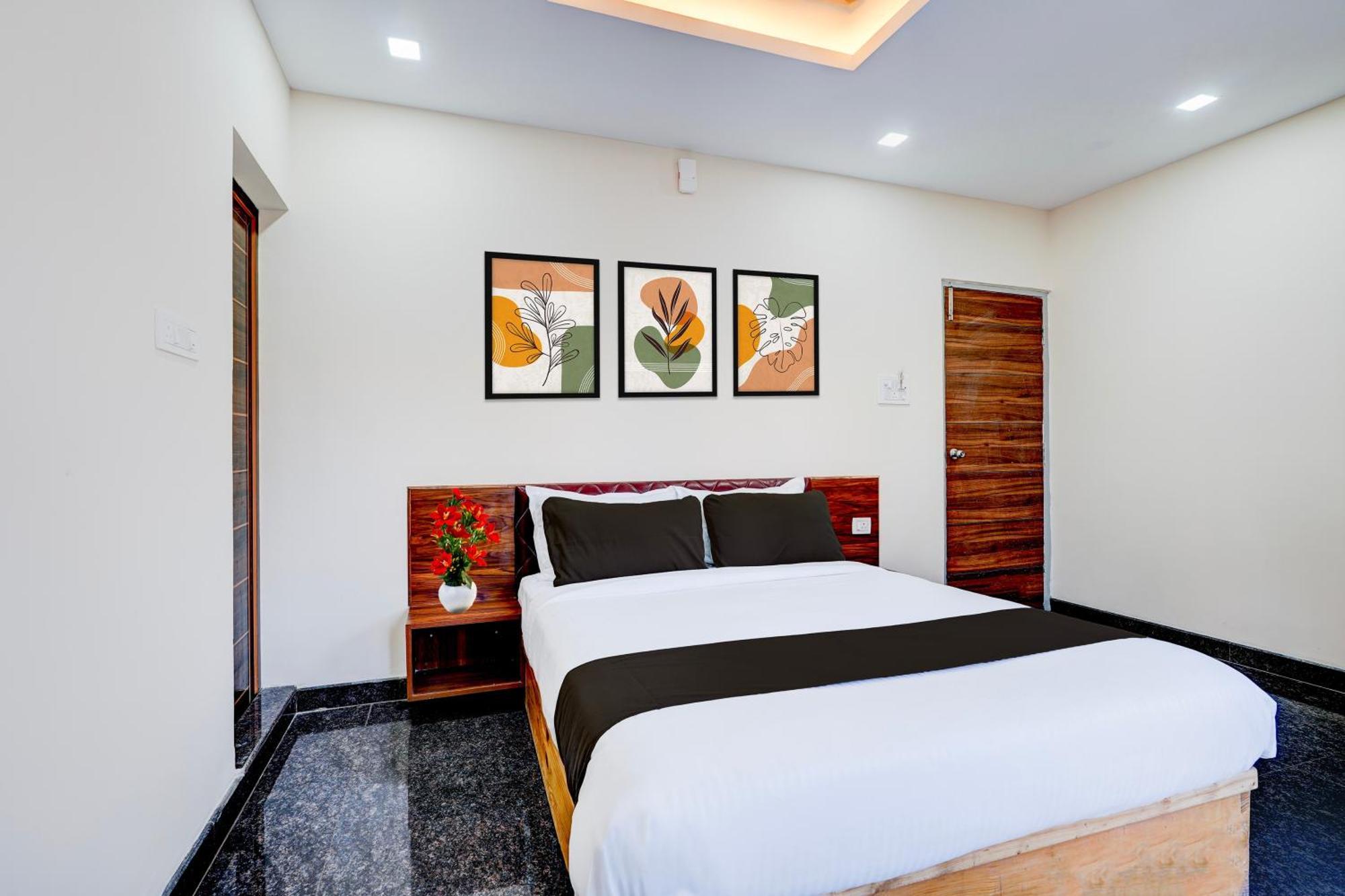 Hotel Super Collection O K R Puram Near Siddhivinayaka Temple
