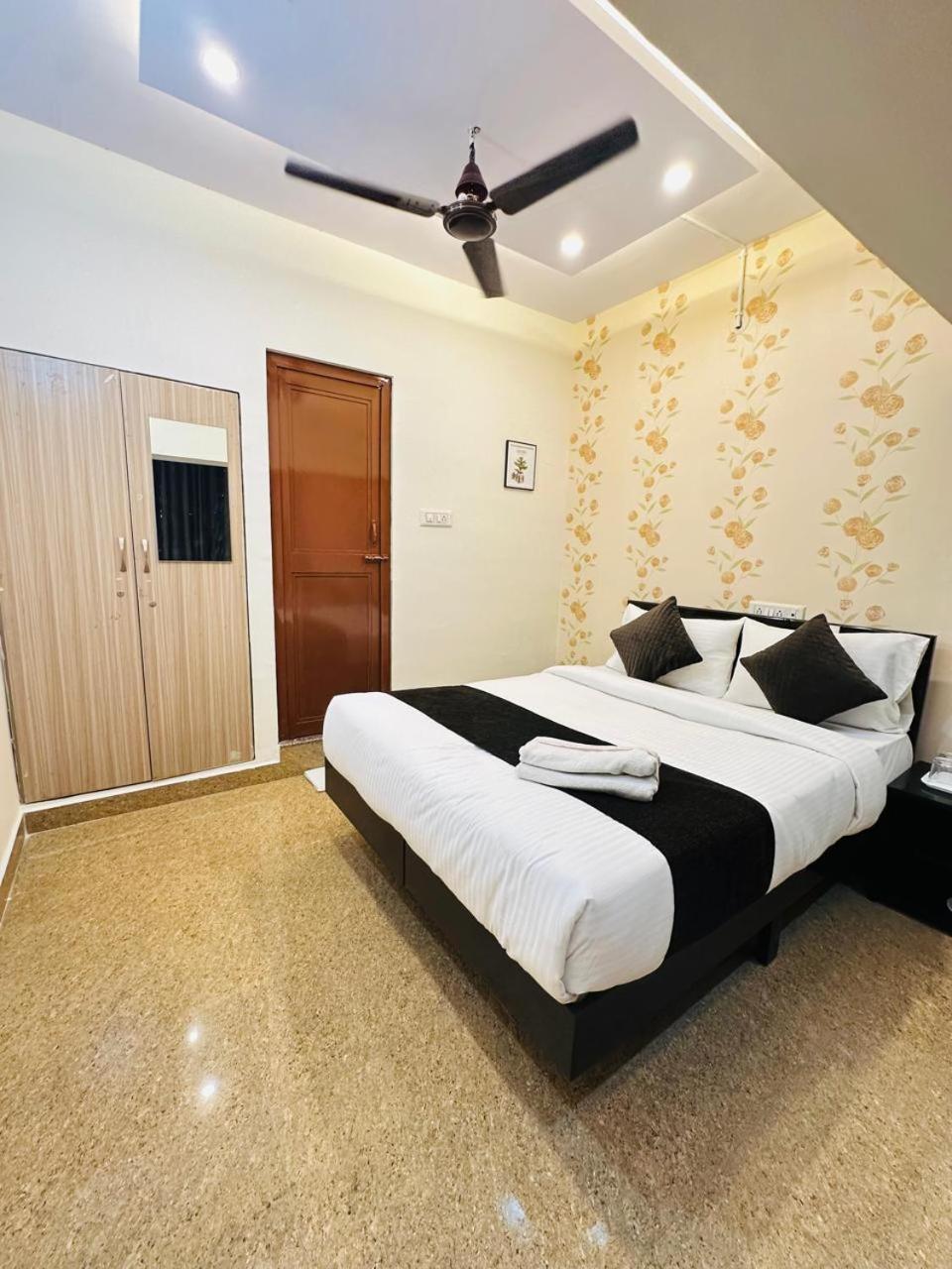 Golden Hotel 2*
