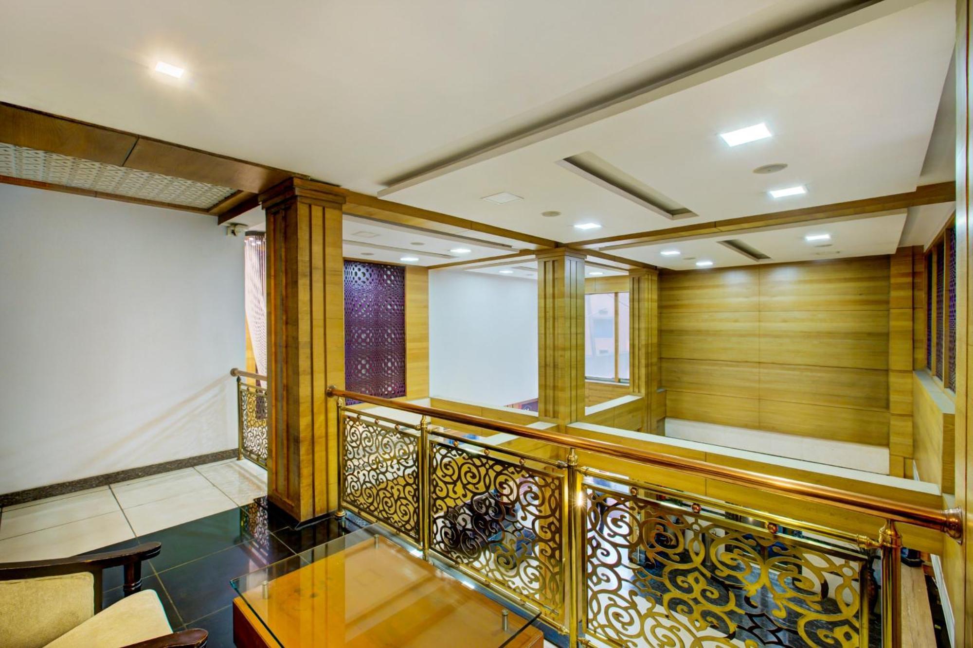 Super Townhouse Oak Jvh Hotel