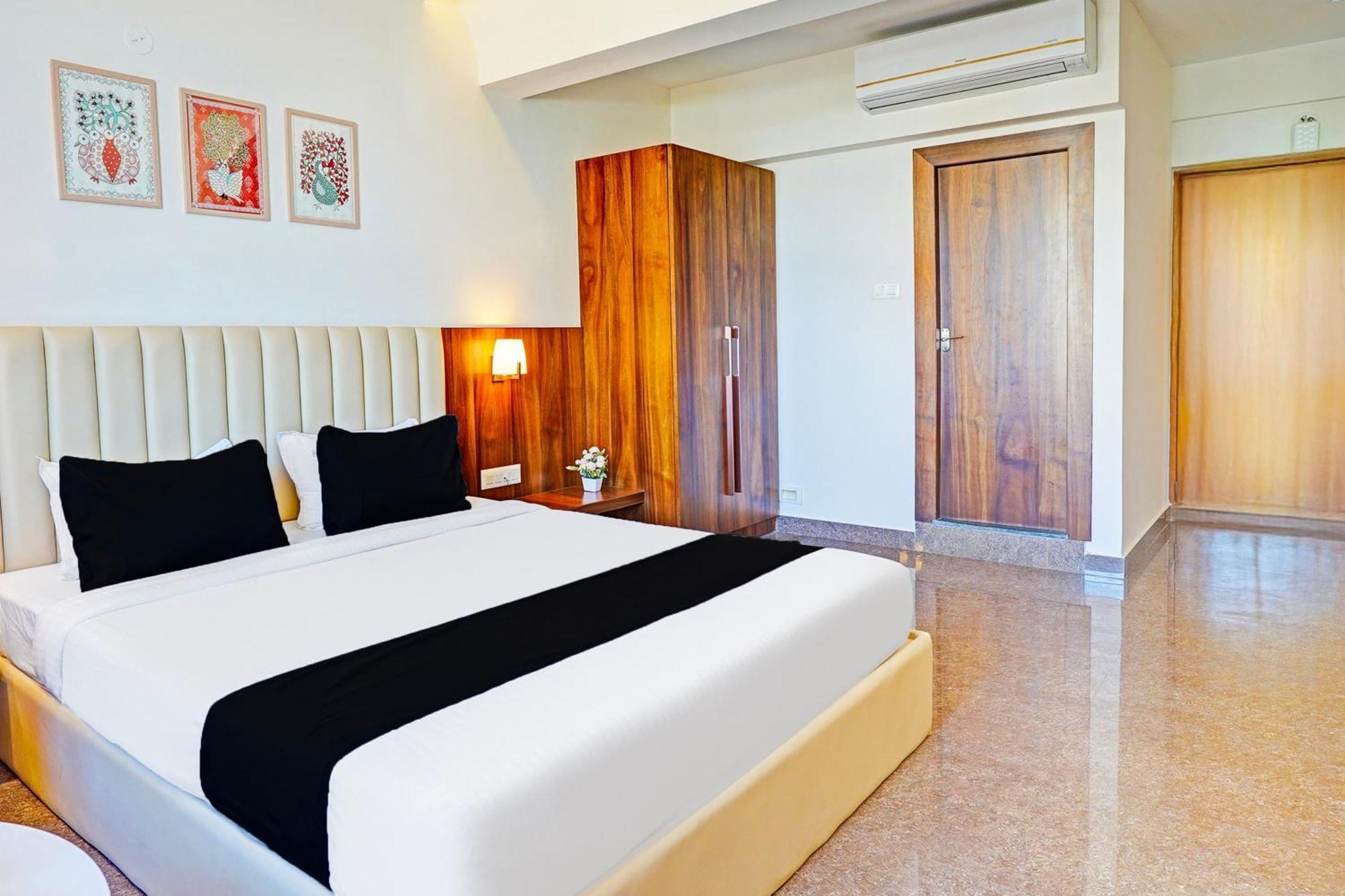 Hotel Super Townhouse Oak Electronic Formerly Trubell
