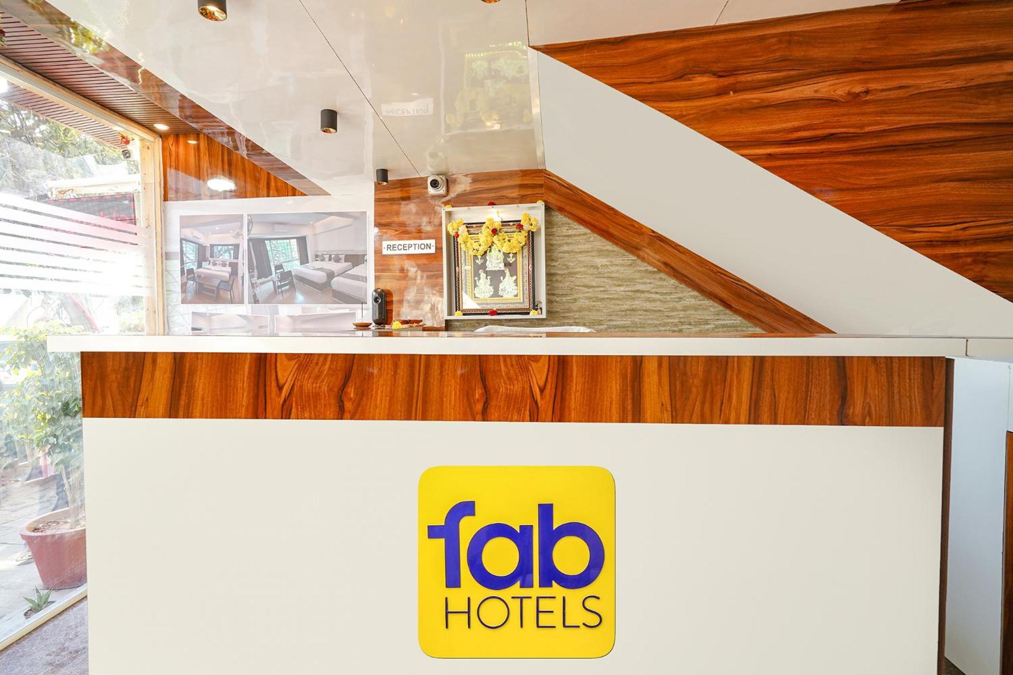 Fabexpress Royal N Comforts - Nr Shivoham Shiva Temple 2*