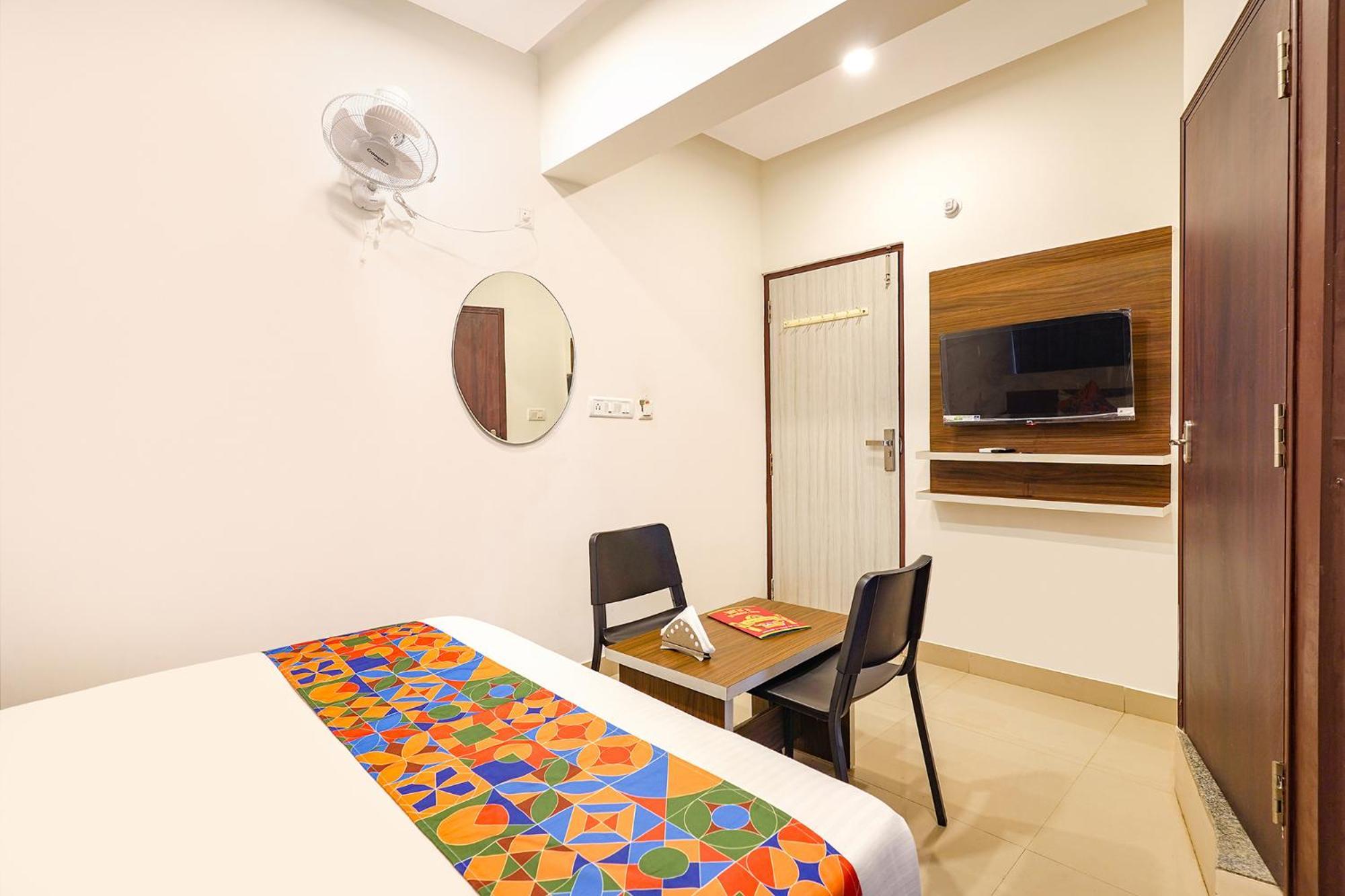 Hotel Fabexpress Royal N Comforts - Nr Shivoham Shiva Temple Bangalore