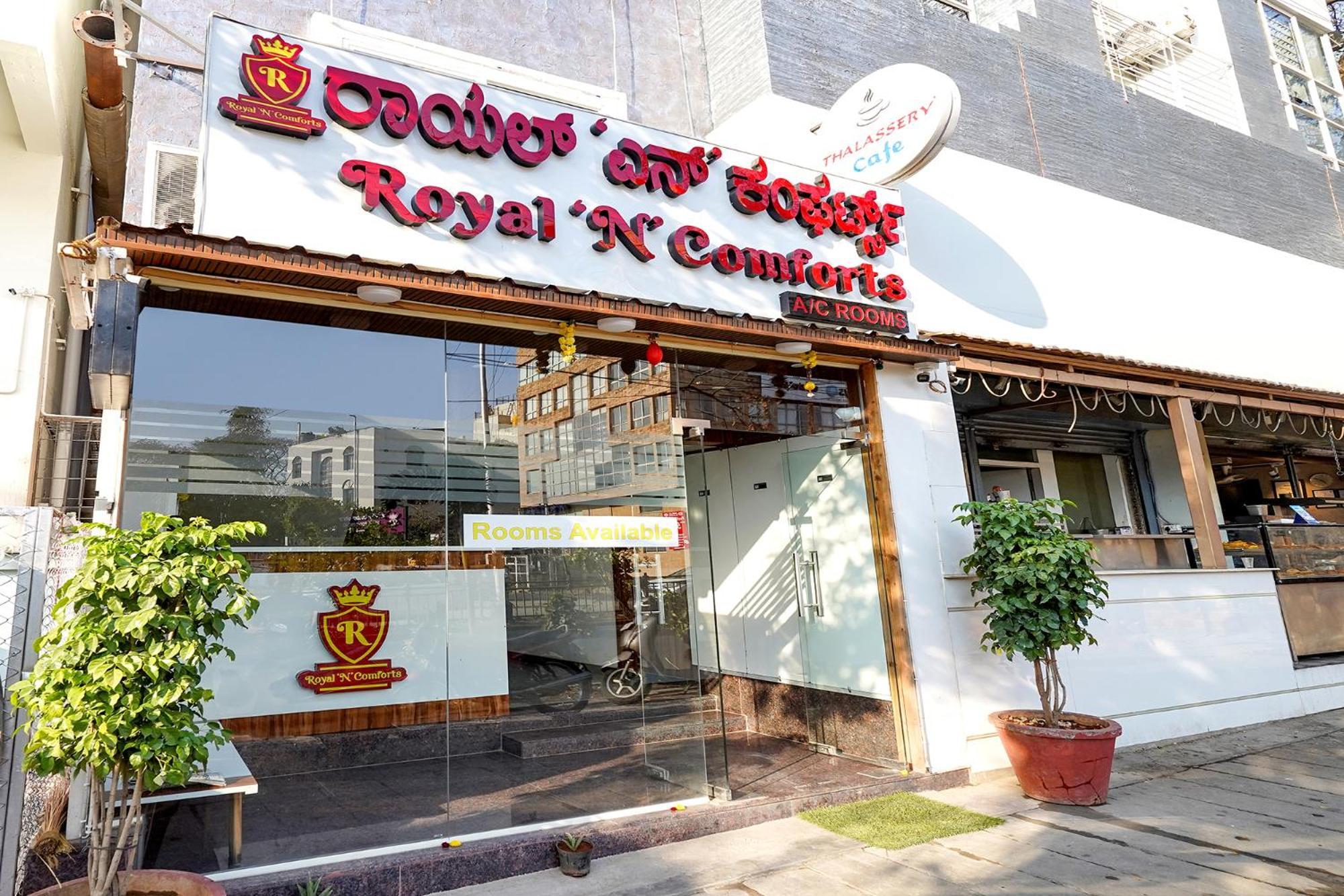 Fabexpress Royal N Comforts - Nr Shivoham Shiva Temple 2*