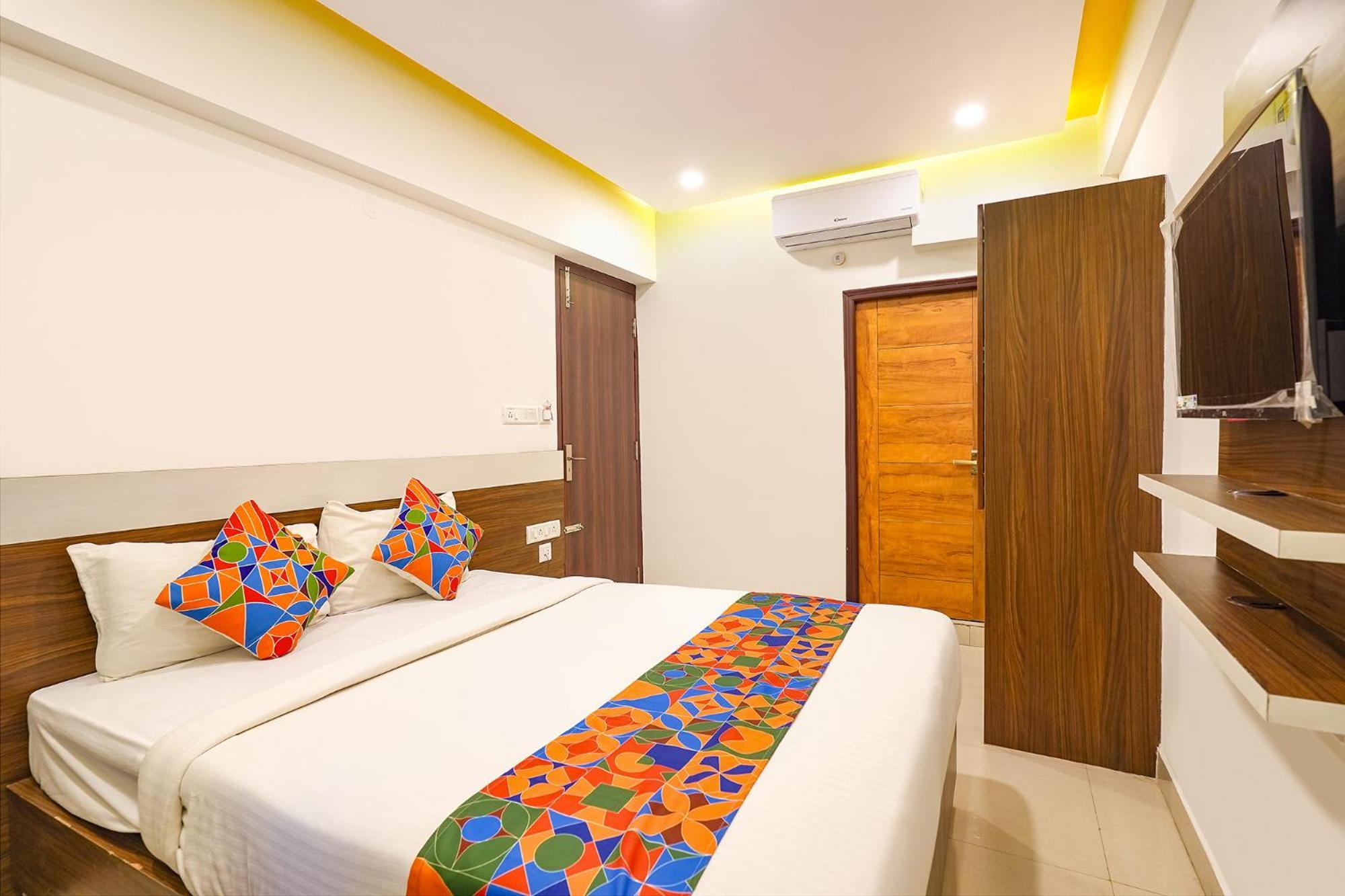 Fabexpress Royal N Comforts - Nr Shivoham Shiva Temple Hotel Bangalore