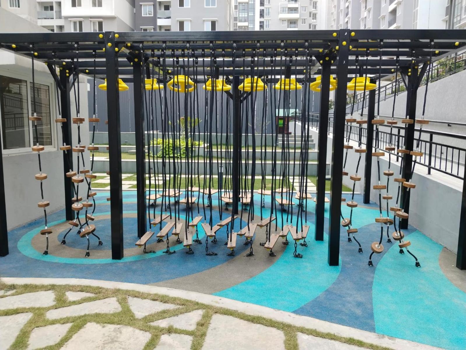 Luxury With Outdoor Pool And Gym Near Airport Apartment *
