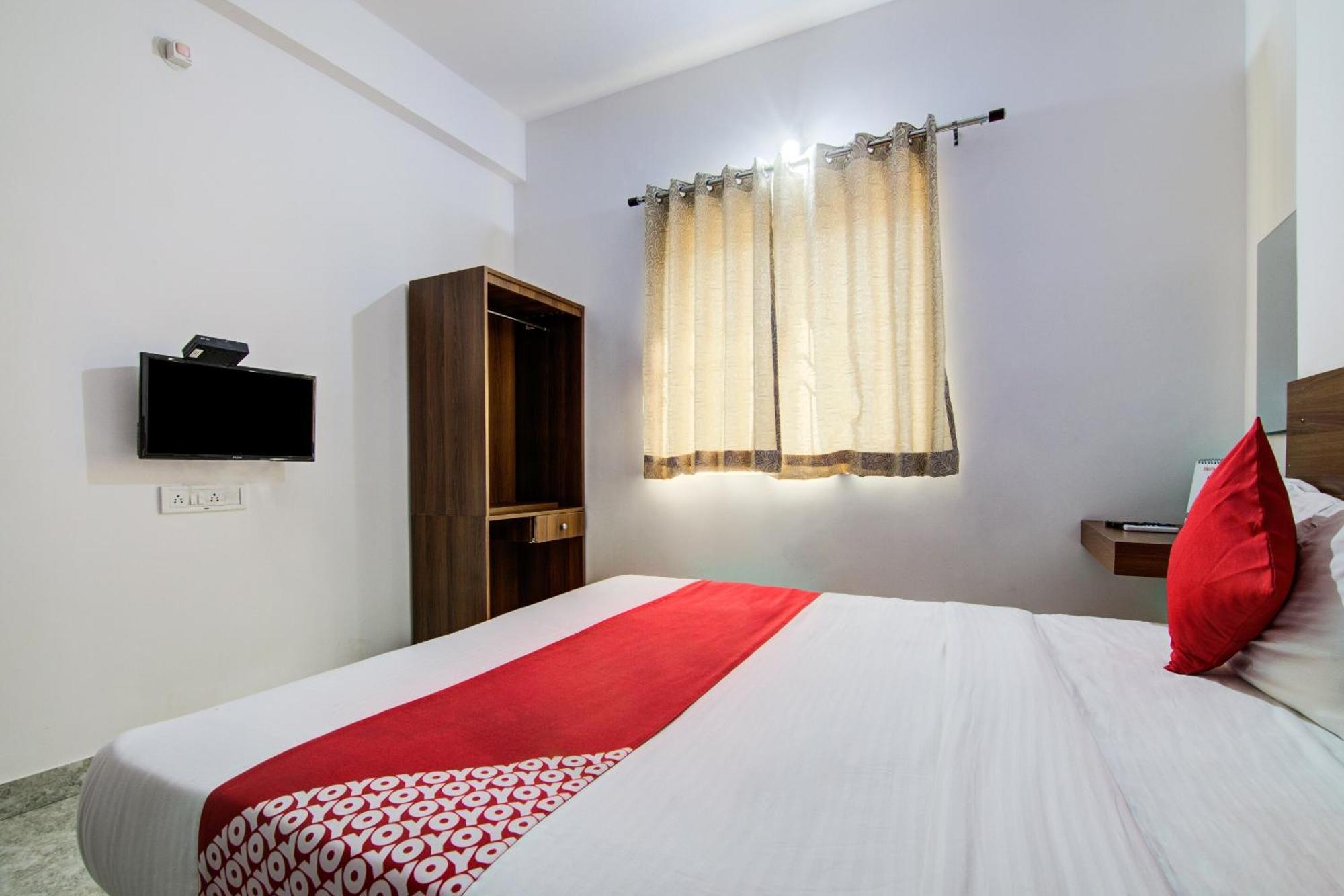 Super O Varcity Comforts Near Ragigudda Sri Prasanna Anjaneyaswamy Temple Hotel 3*