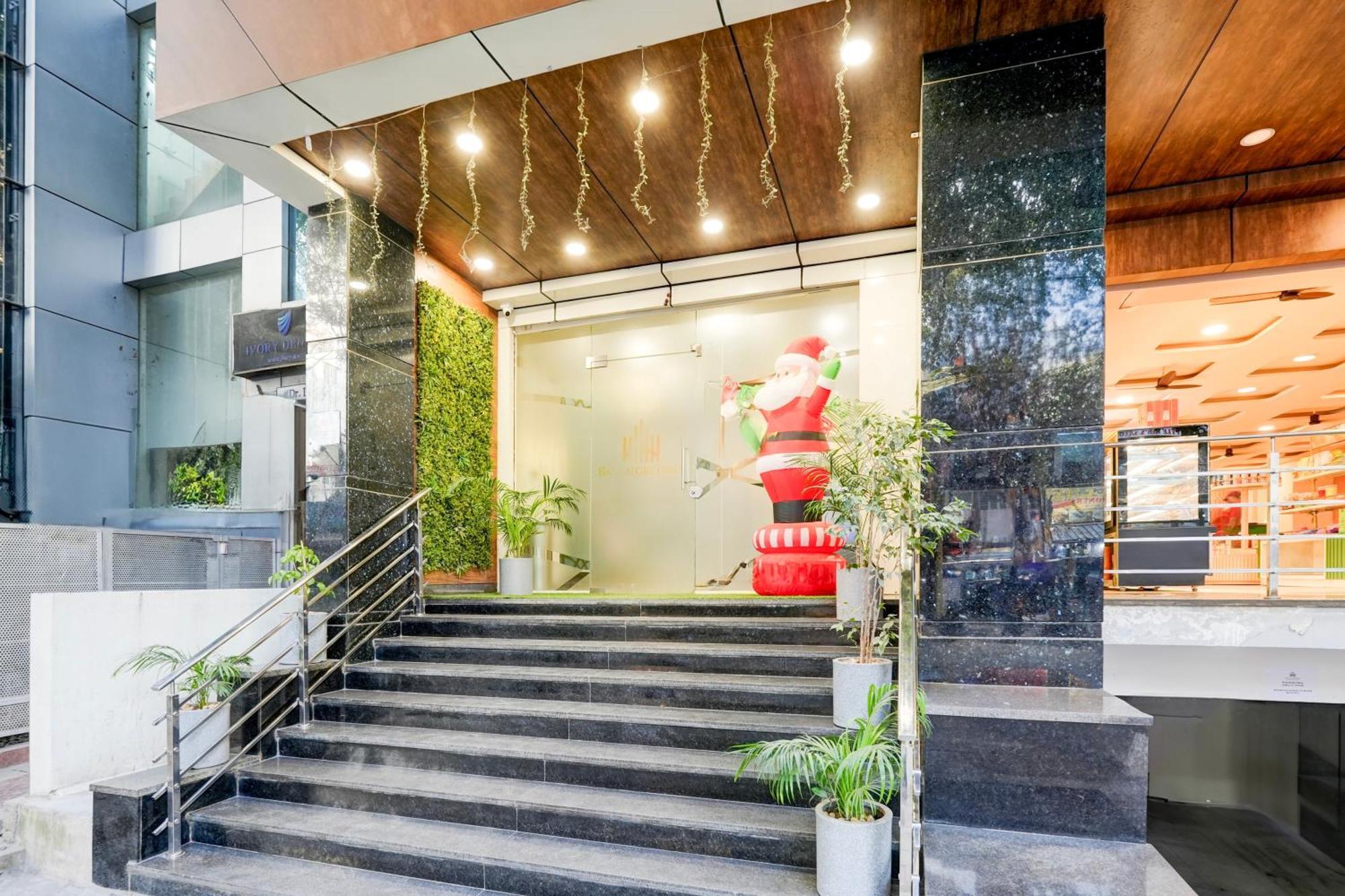 Hotel Super Townhouse Oak Aecs Formerly Times