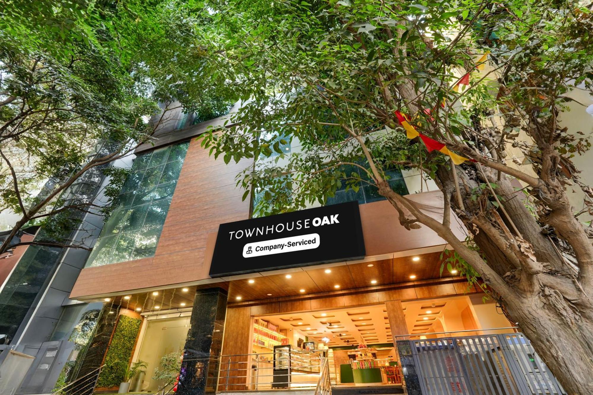 Super Townhouse Oak Aecs Formerly Times Hotel