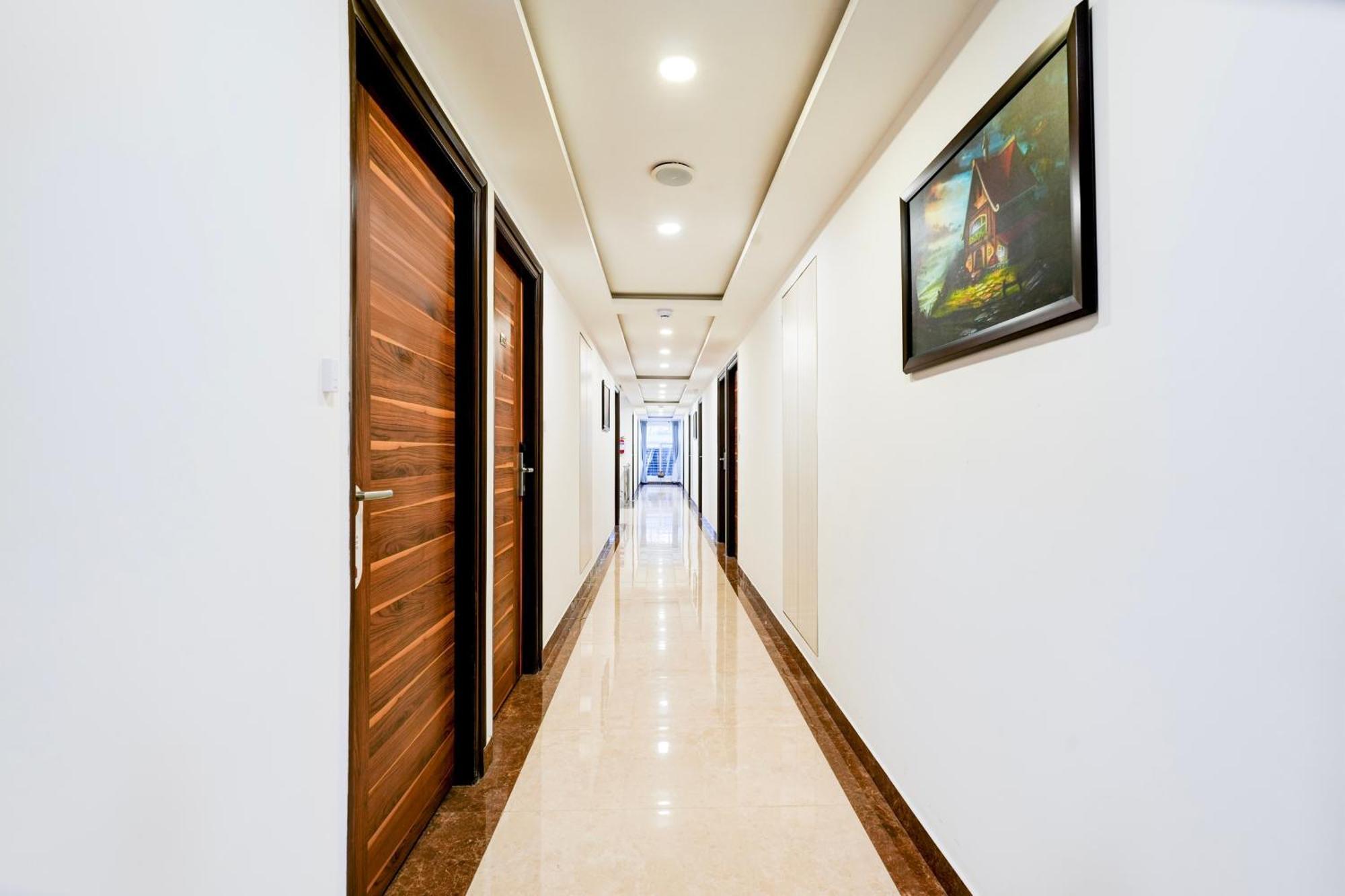 Hotel Super Townhouse Oak Aecs Formerly Times 4*