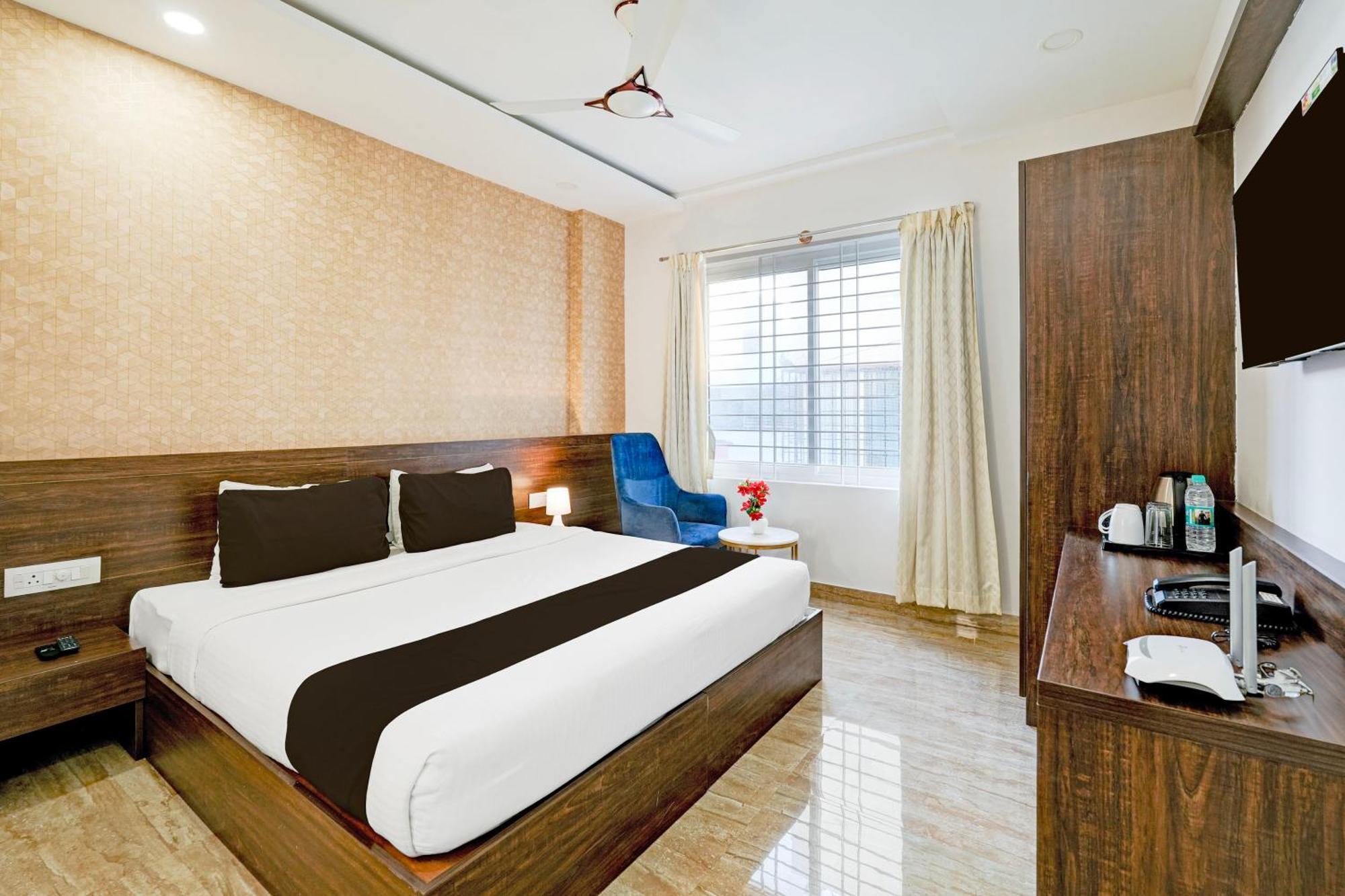 Hotel Super Townhouse Oak Aecs Formerly Times