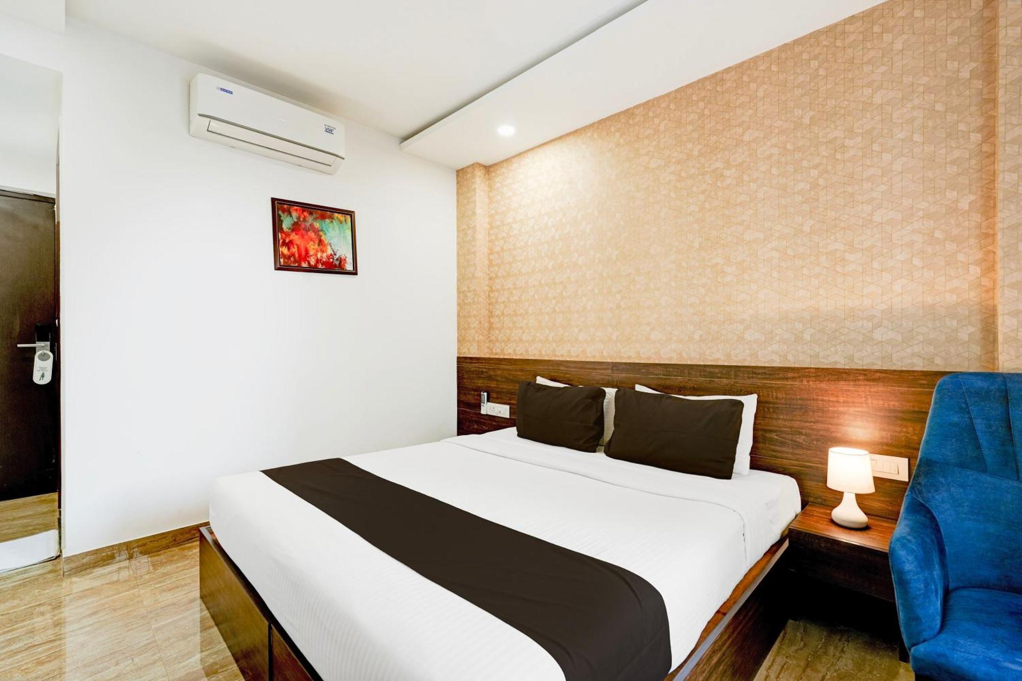 Hotel Super Townhouse Oak Aecs Formerly Times