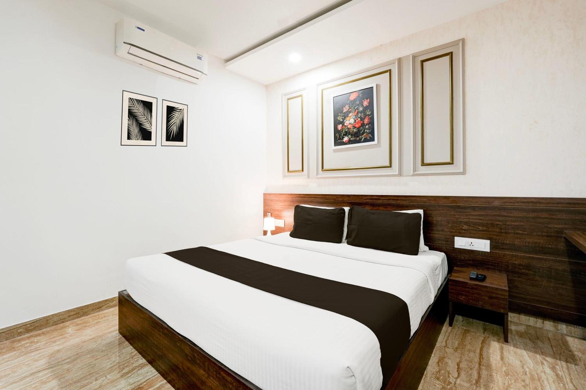 Super Townhouse Oak Aecs Formerly Times Hotel