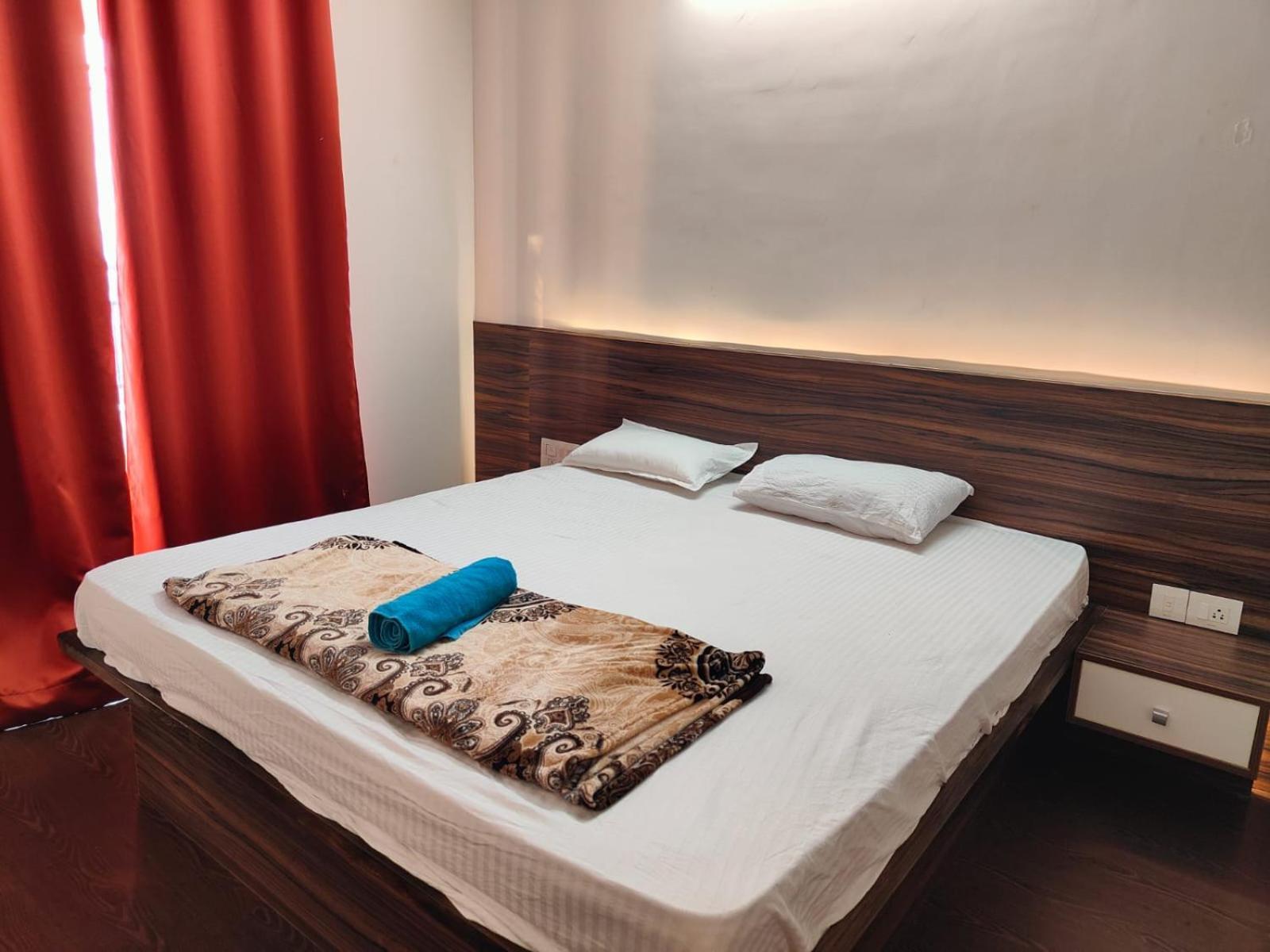 Luxury 3bhk In Kr Puram Stunning Views On 15 Floor, Pool & Private Garden Apartment