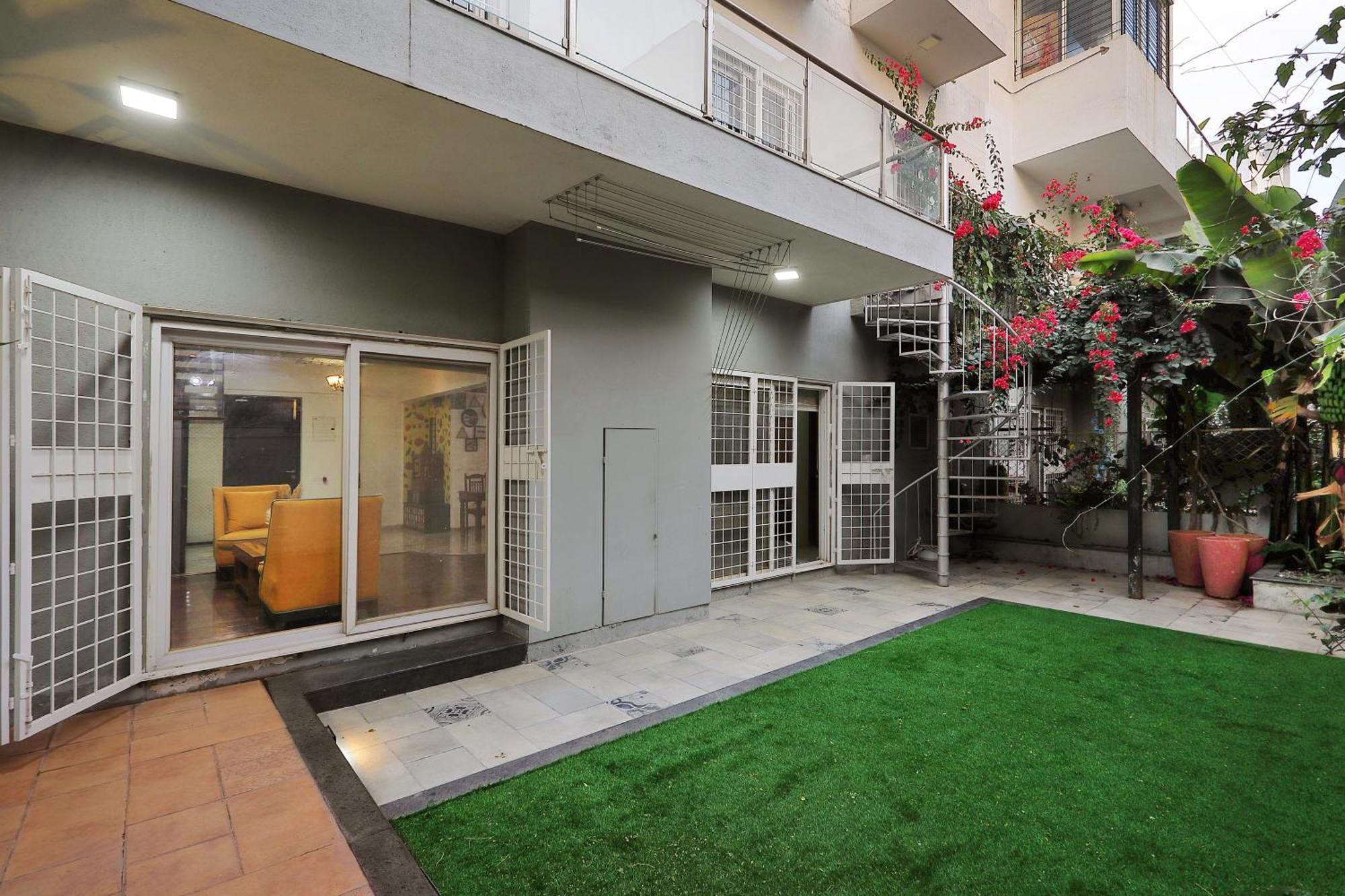 Prutha's Nest 2 - Large, Garden View Balcony *