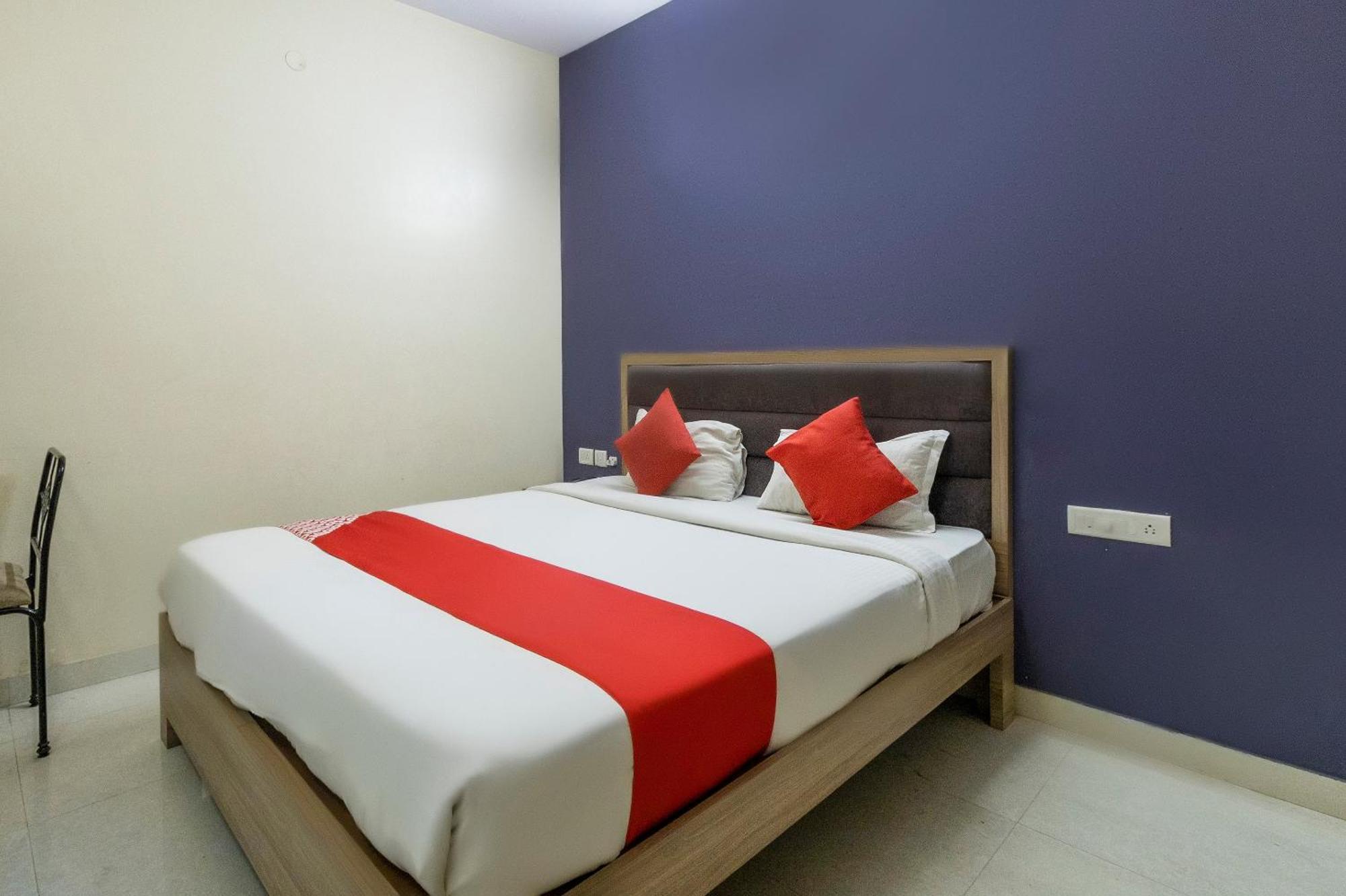 Hotel O Golden Near Cubbon Park 3*