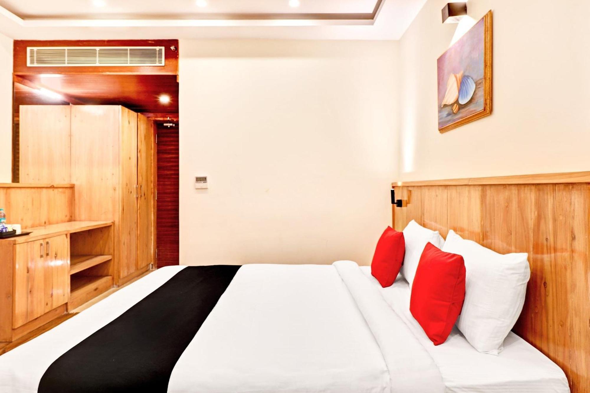 Super Townhouse Hsr Formerly La Prosperite Hotel 3*