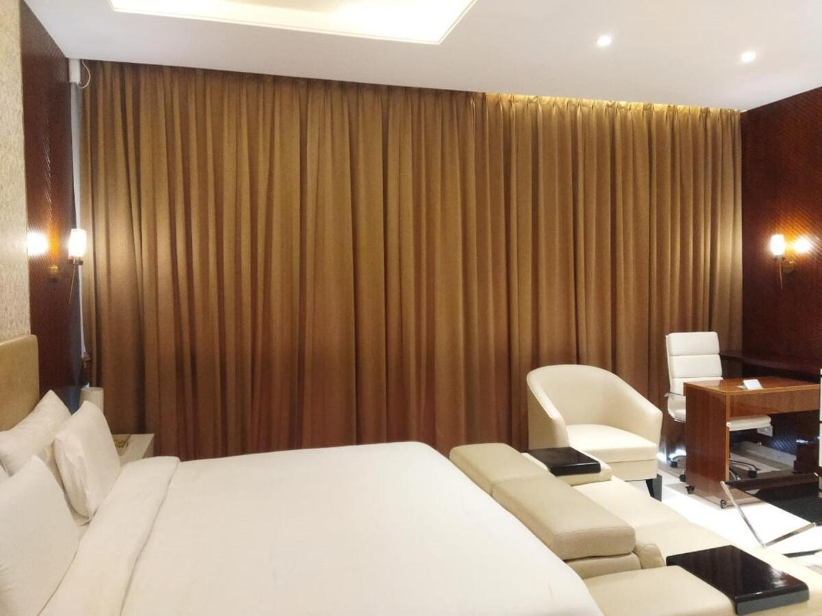 Apartment Luxury - Leela Residences Bangalore