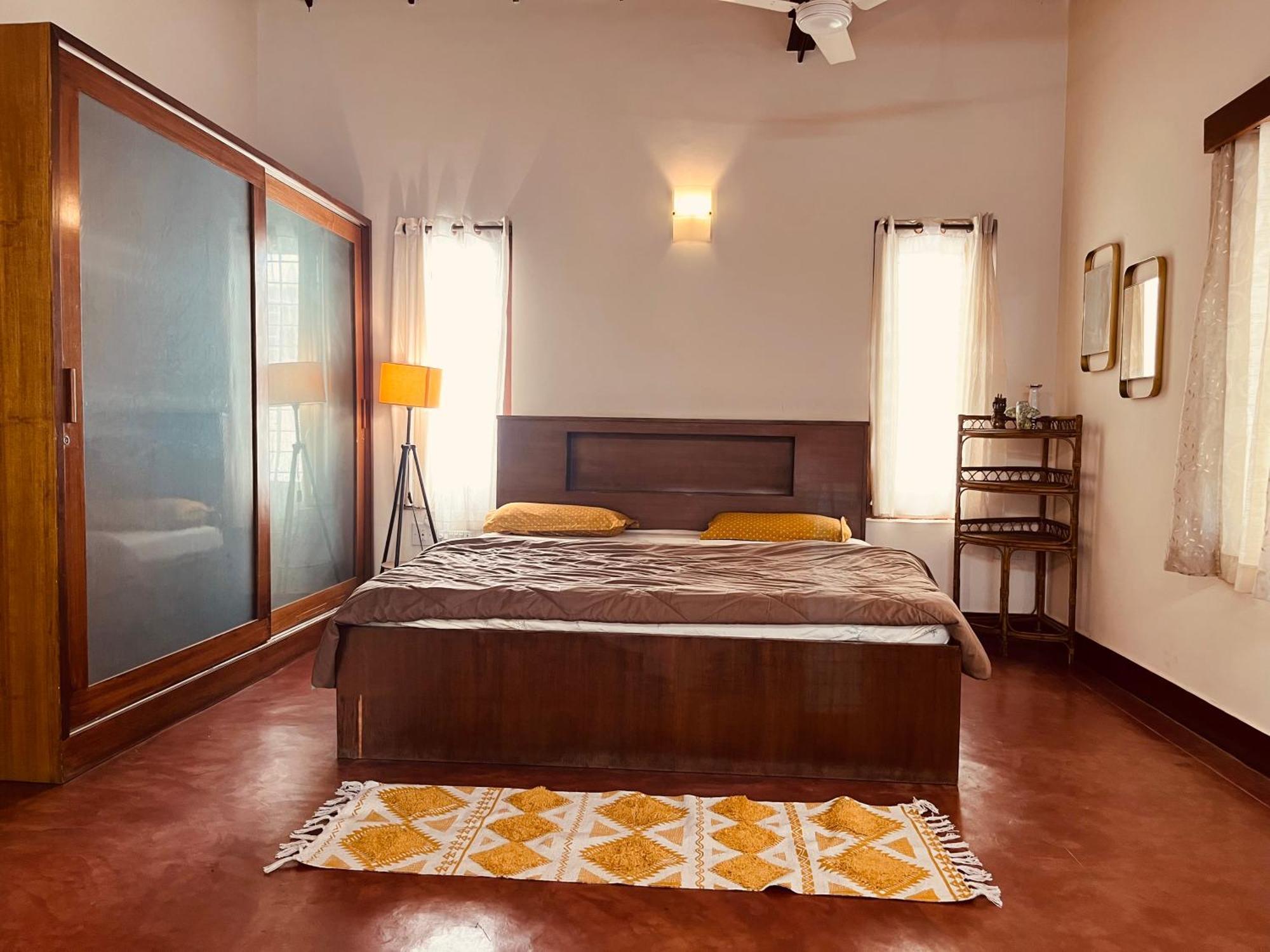 Homestay Private In A Cheerful With A Balcony *