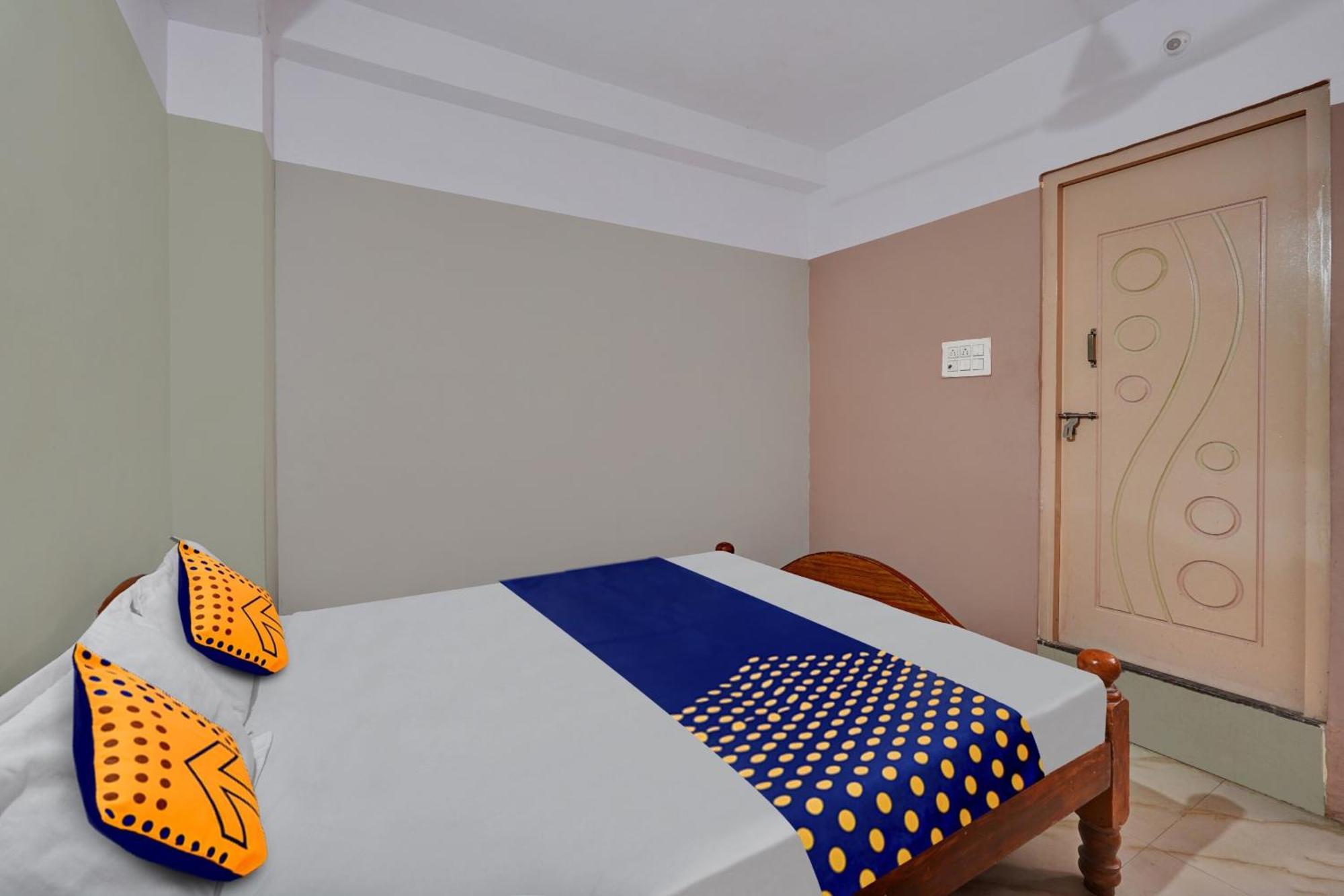 Hotel Spot On Canton And Boarding Bangalore