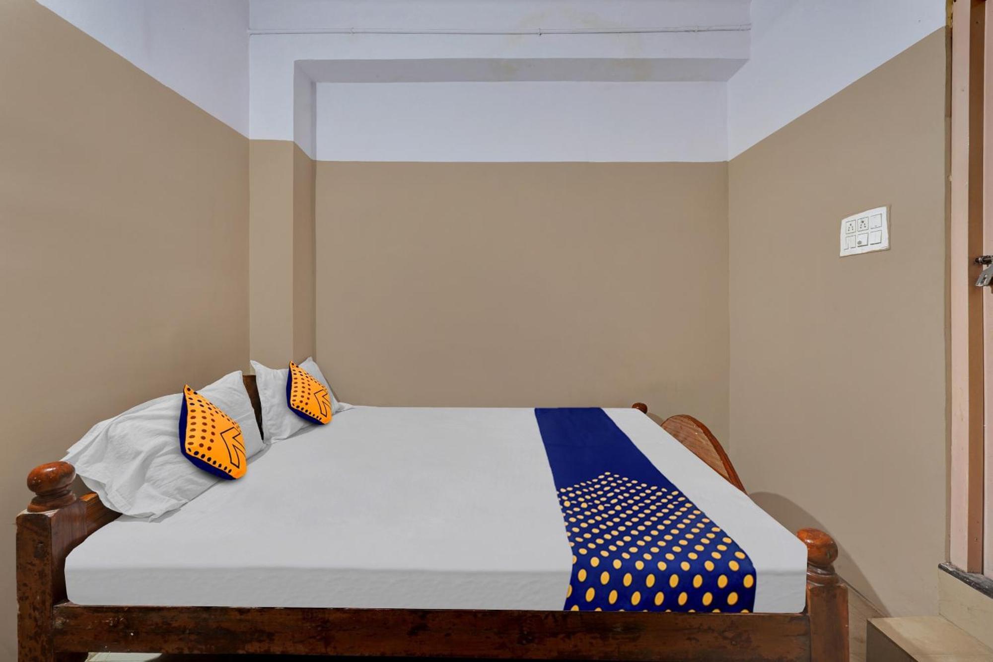 Spot On Canton And Boarding Hotel
