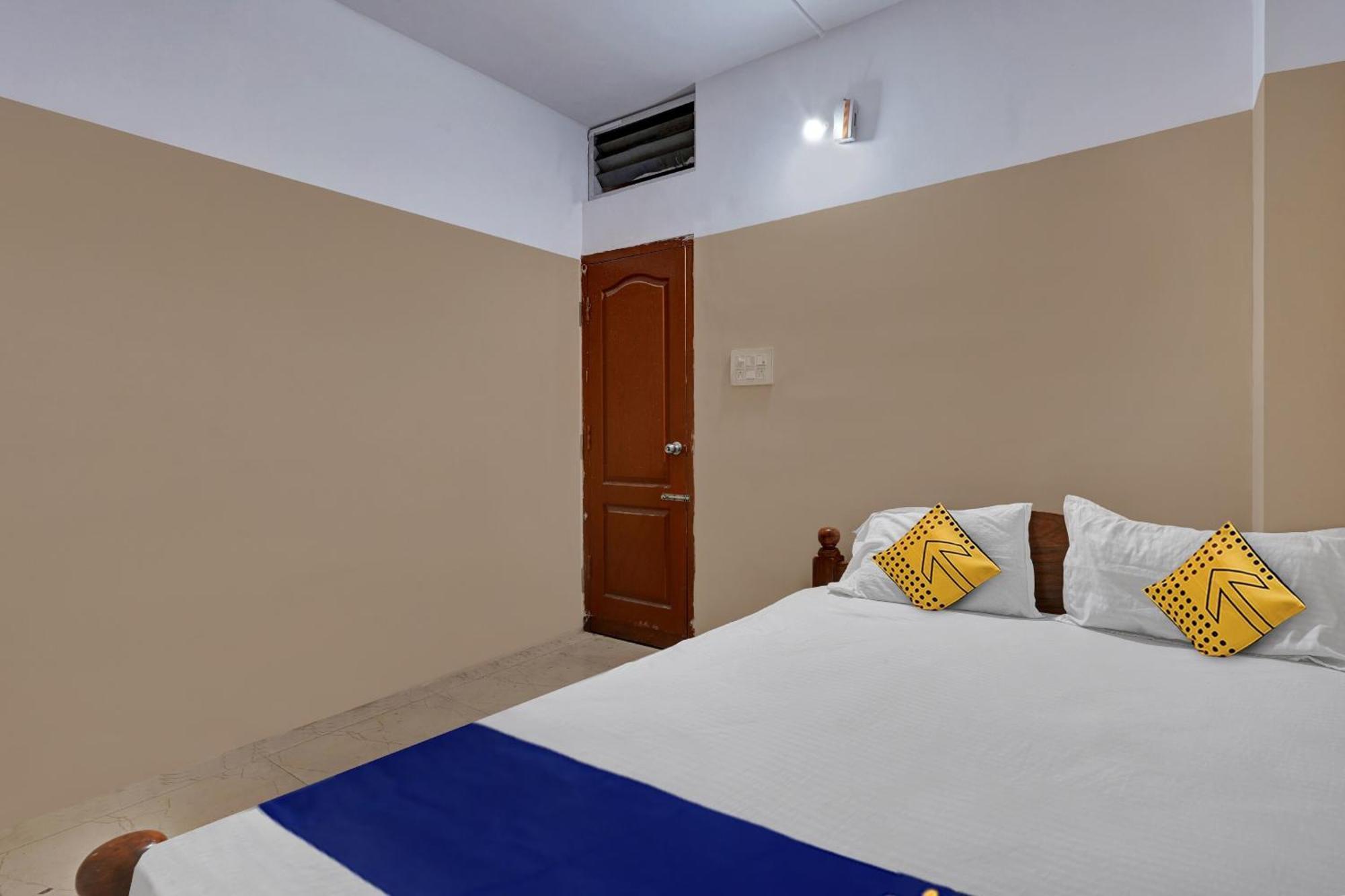 Spot On Canton And Boarding Hotel 2*