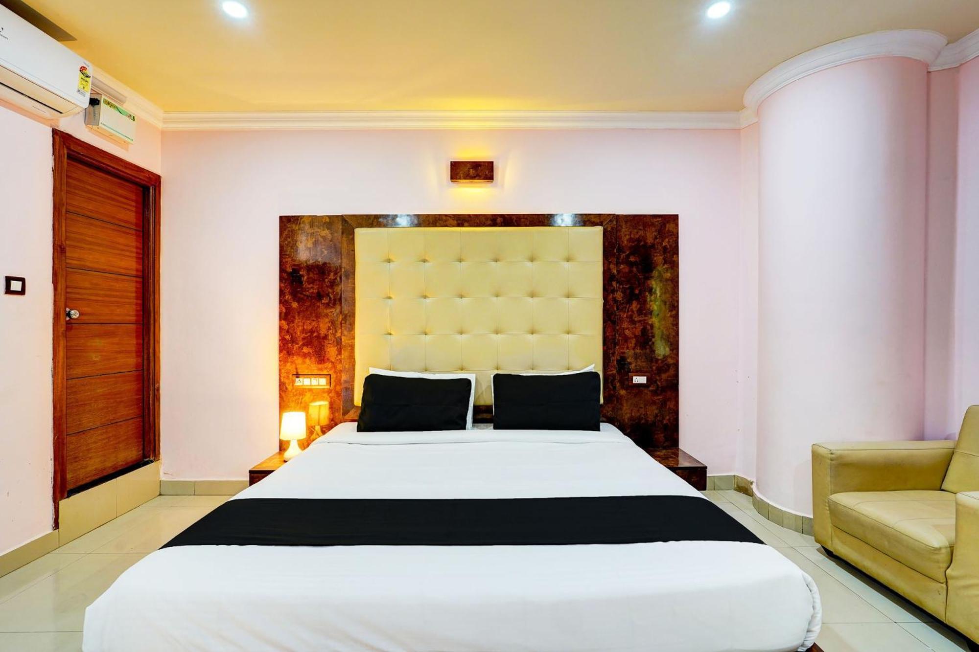 Super Townhouse Mg Road Near Commercial Street Bangalore