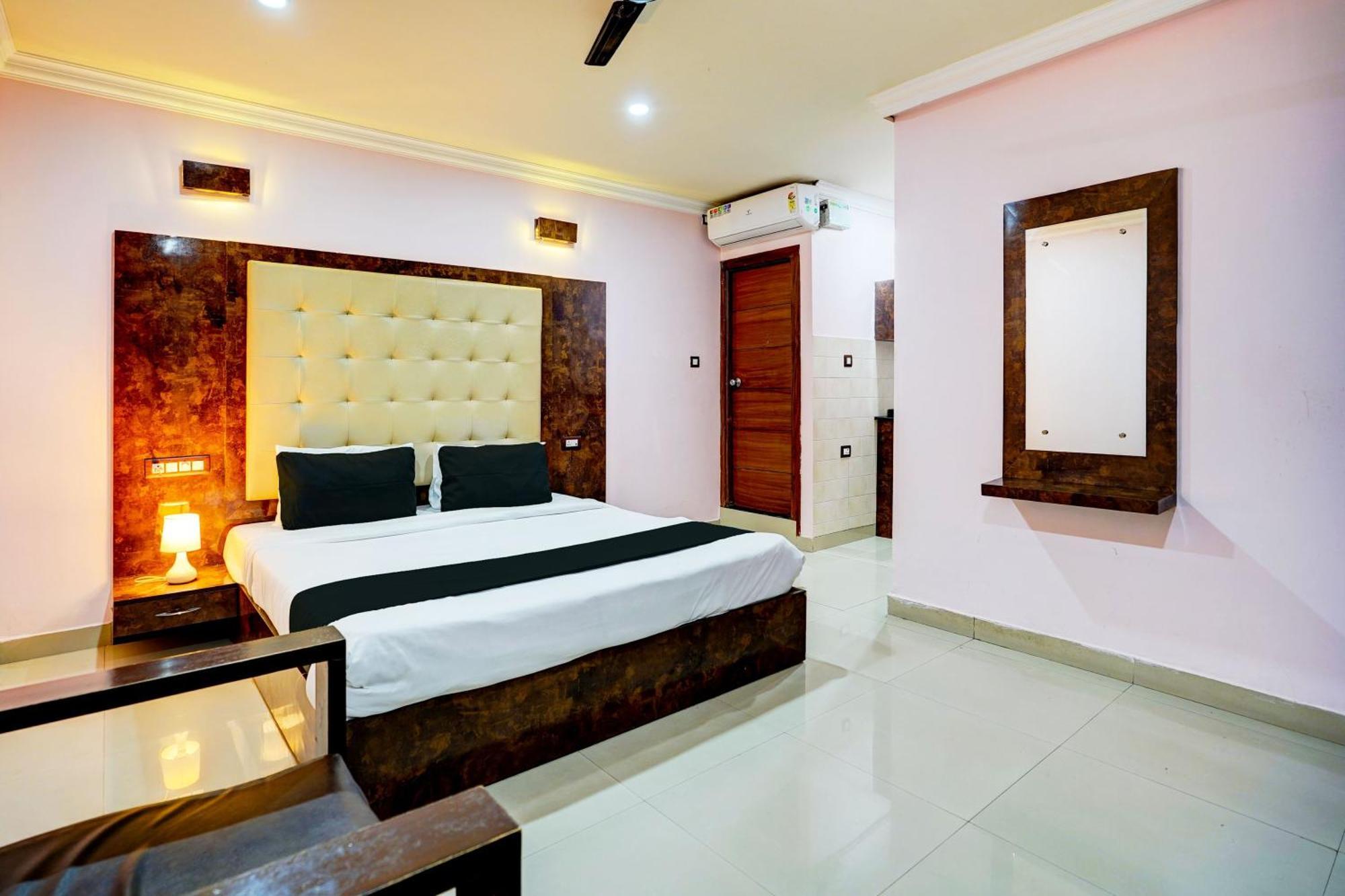 Super Townhouse Mg Road Near Commercial Street Bangalore