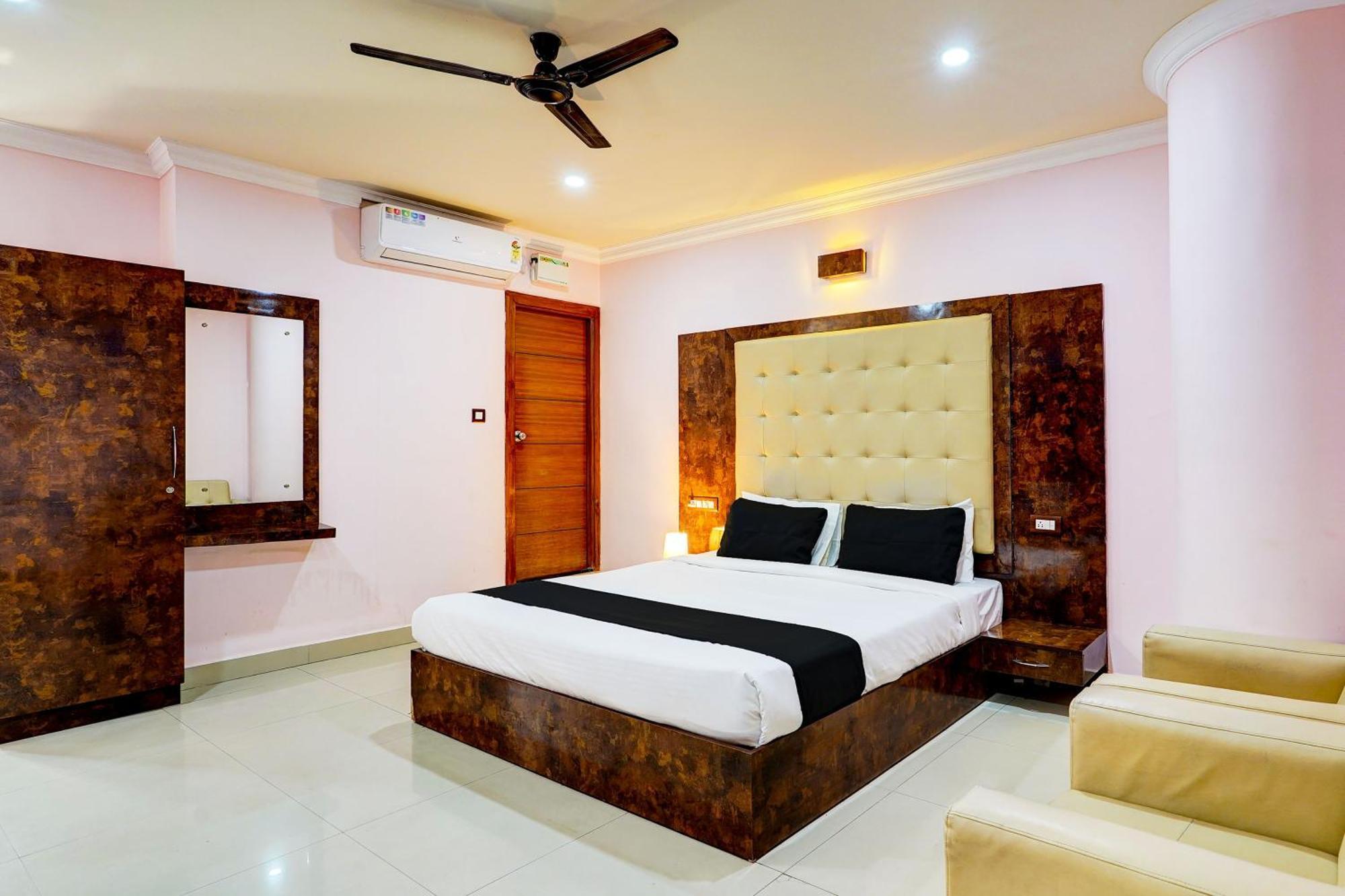 Super Townhouse Mg Road Near Commercial Street 4* Bangalore