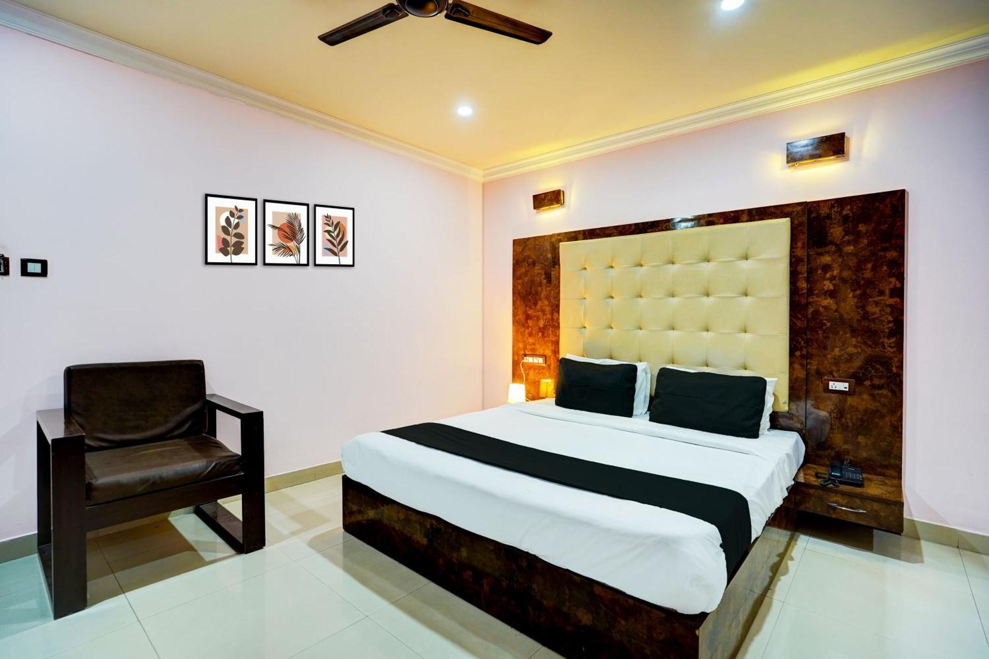 Super Townhouse Mg Road Near Commercial Street Hotel 4*