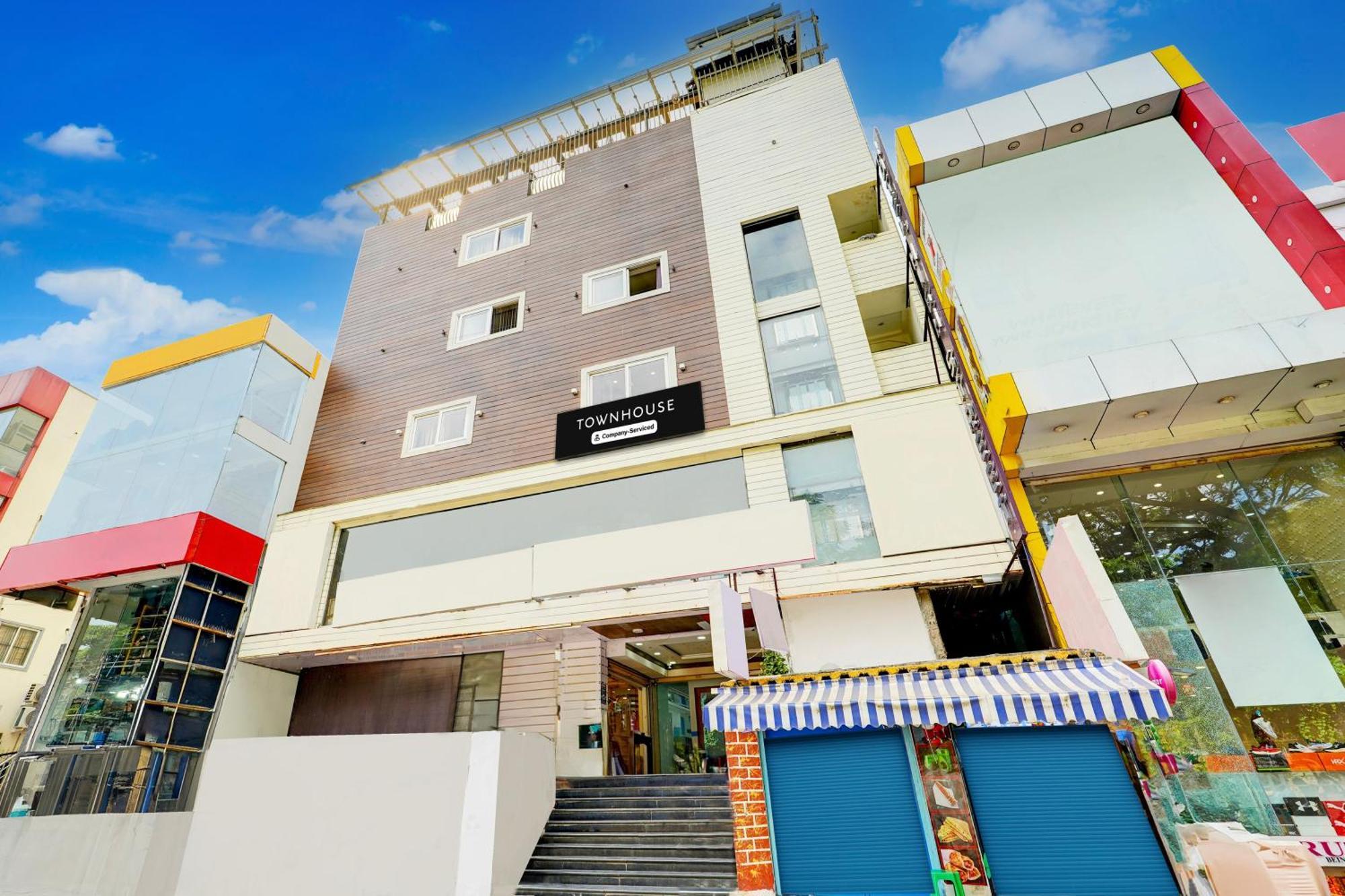 Super Townhouse Mg Road Near Commercial Street Bangalore