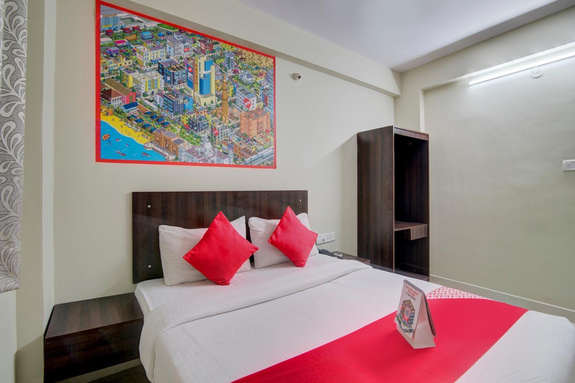 Hotel O Varcity Plaza 4*