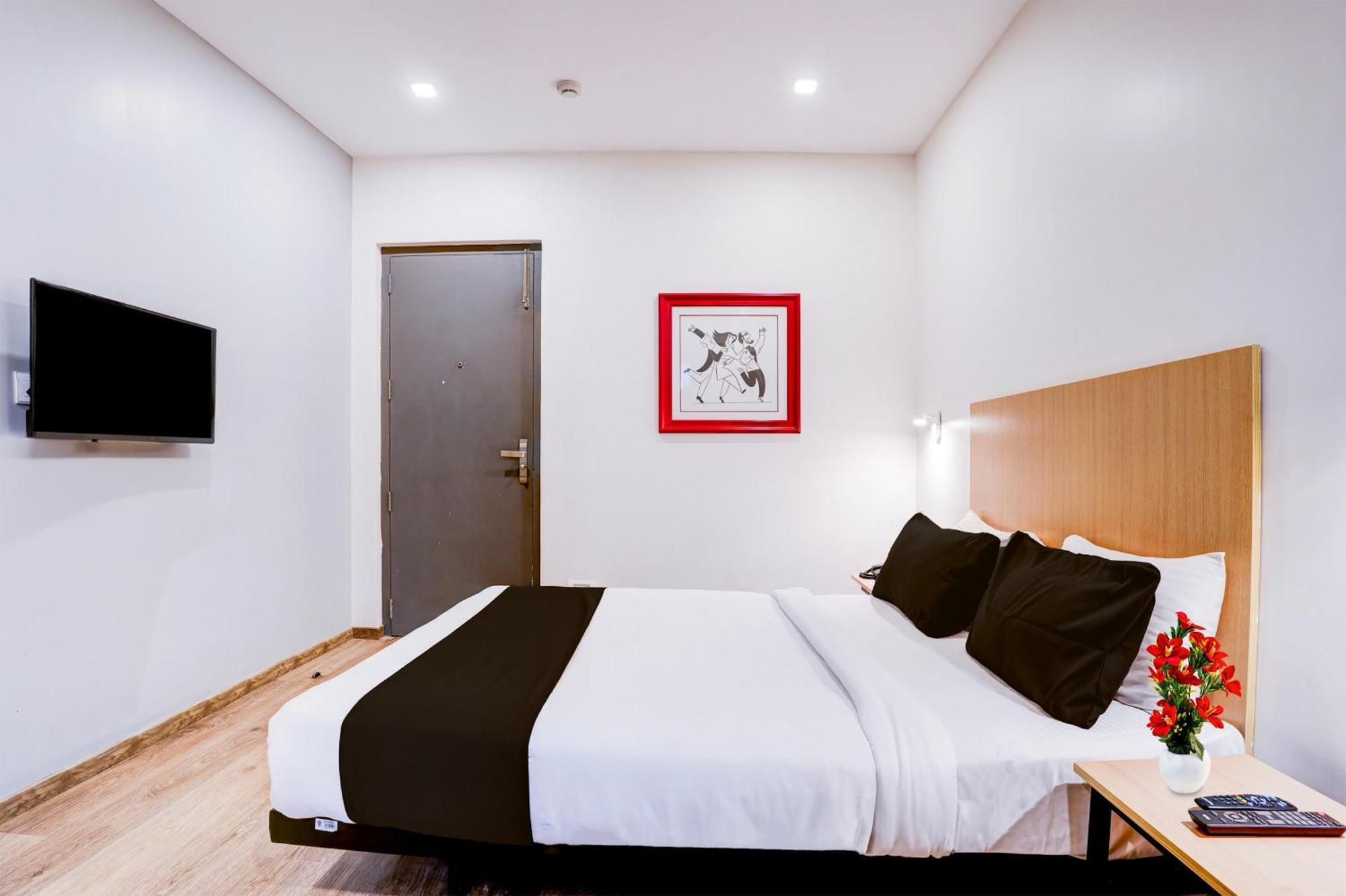 Super Townhouse Ulsoor Near Halasuru Metro Station