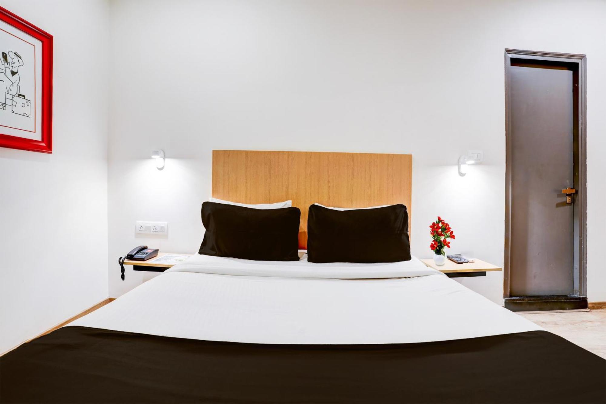 Super Townhouse Ulsoor Near Halasuru Metro Station Hotel