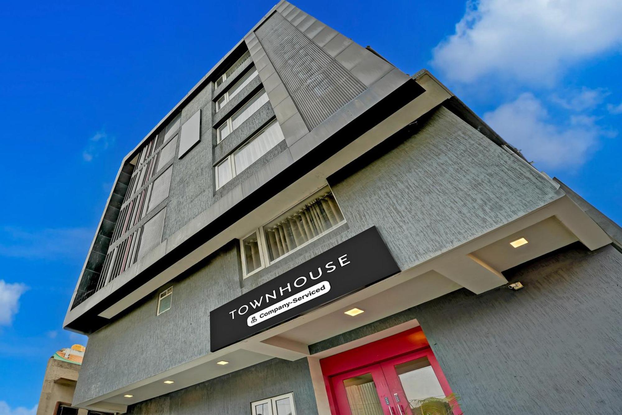 Super Townhouse Ulsoor Near Halasuru Metro Station