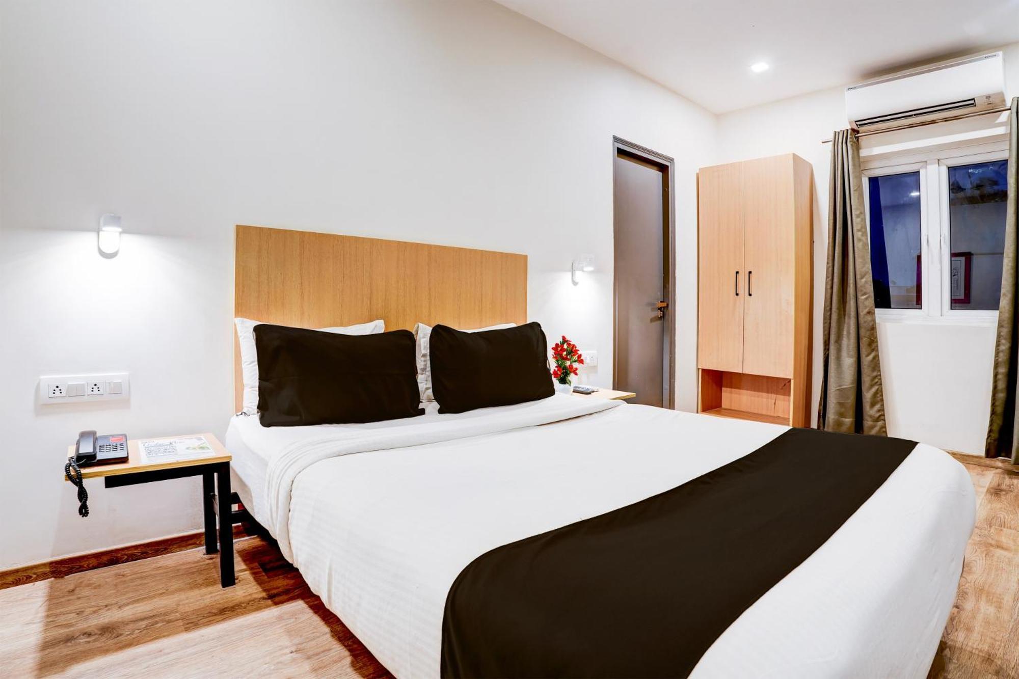 Super Townhouse Ulsoor Near Halasuru Metro Station