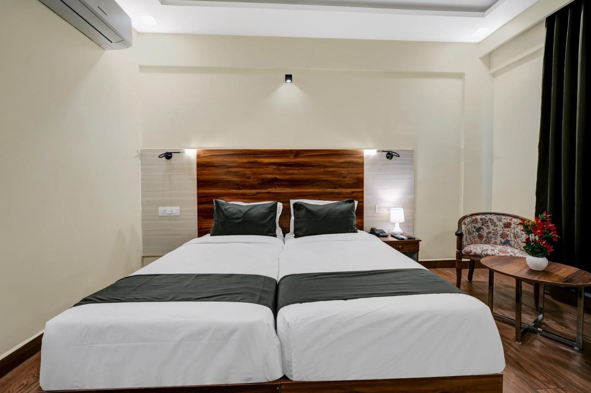 Hotel O East Land 4*