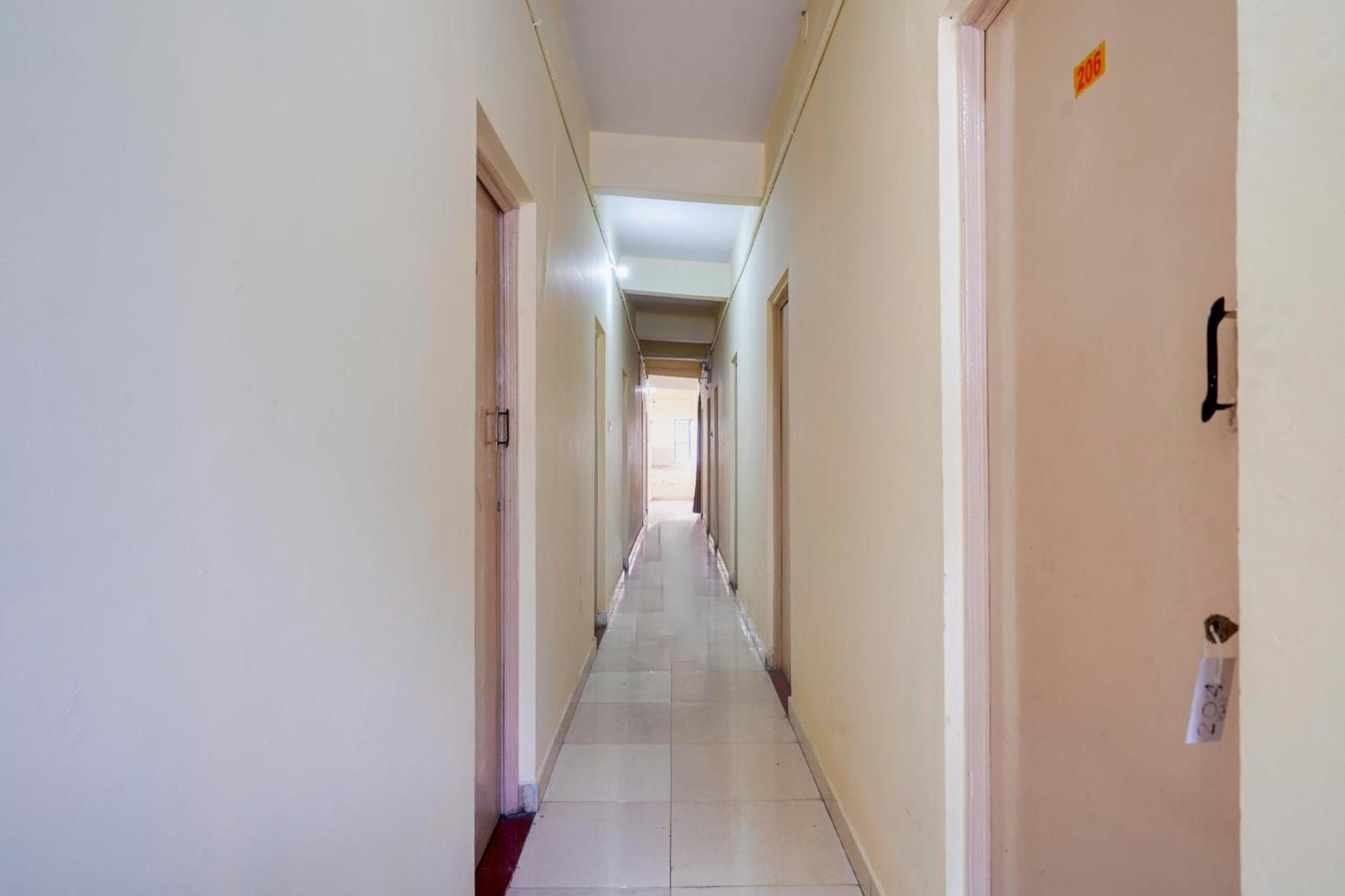 Super Townhouse Marathahalli Near Klm Fashion Mall Hotel
