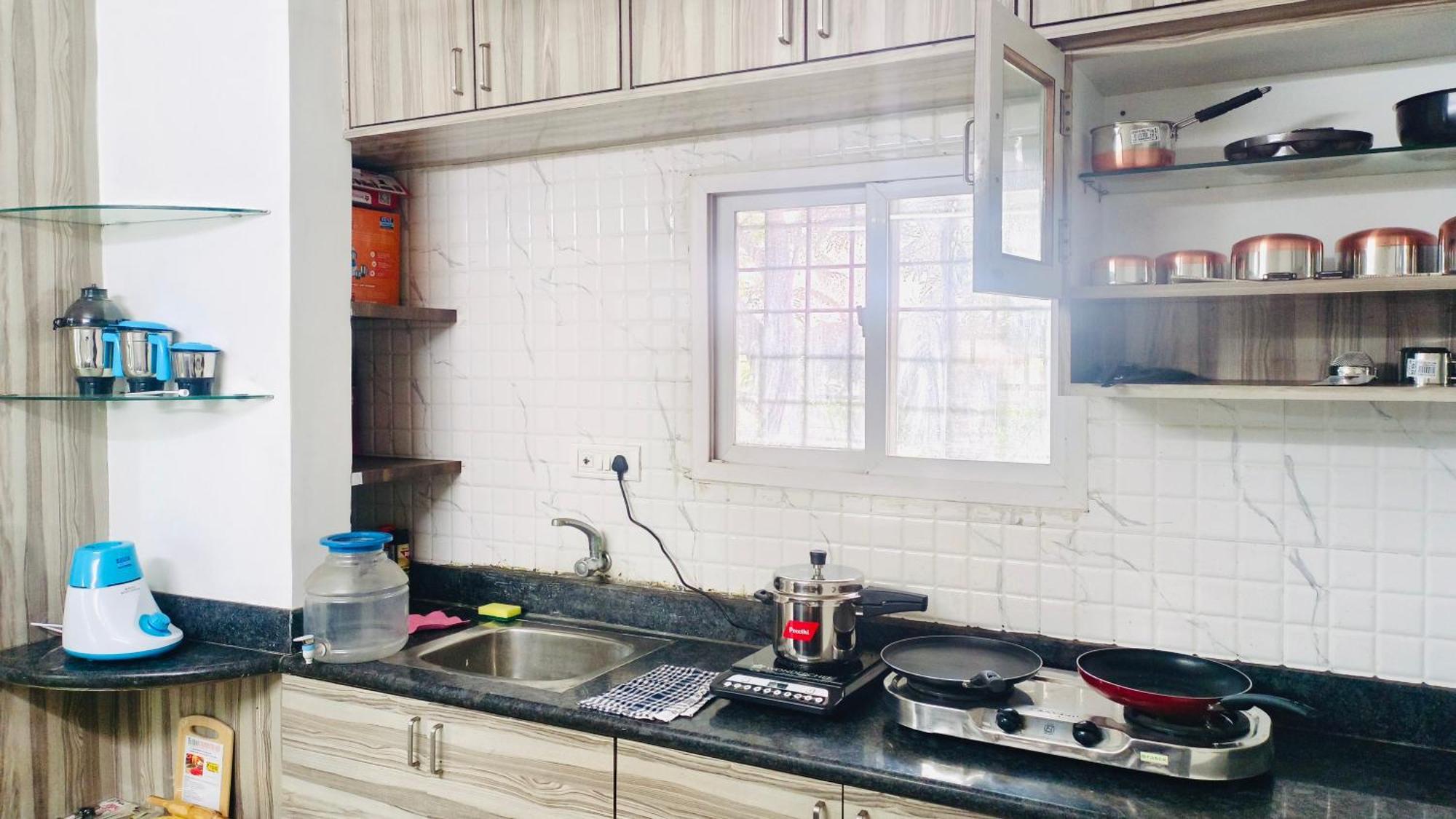 Spacious 2bhk With Kitchen In Malleshwaram Apartment *