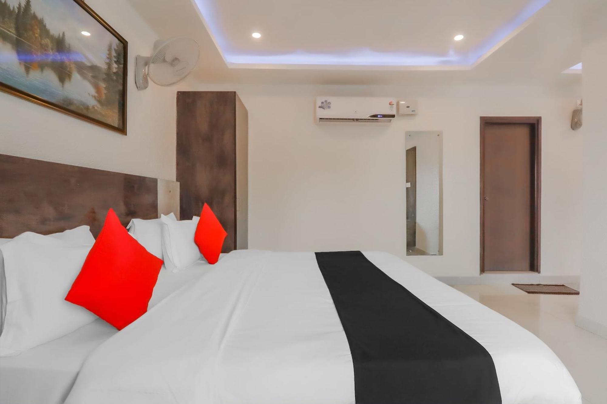 Capital O Royal Galaxy Finesse Near Phoenix Marketcity Hotel 3*