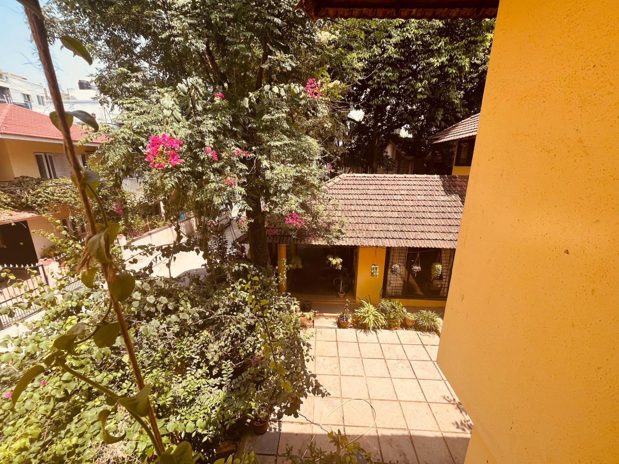 Serene Cottage-style Near Indiranagar Homestay *