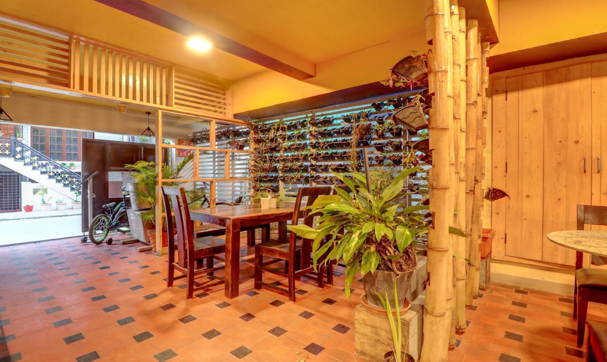 Treebo 12 Degrees West, 750 Mts From Embassy Golf Links Business Park Bangalore