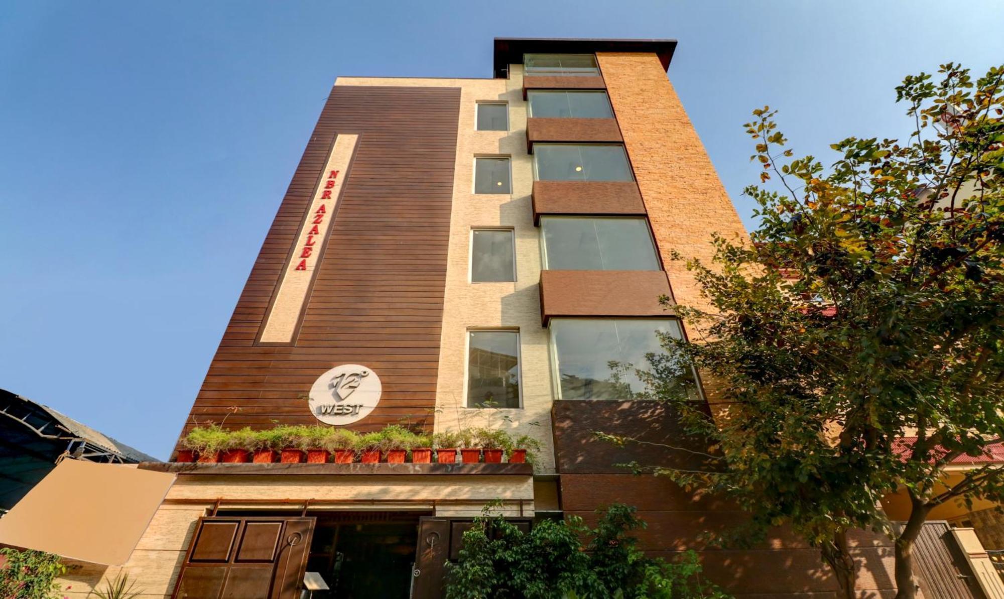 Hotel Treebo 12 Degrees West, 750 Mts From Embassy Golf Links Business Park