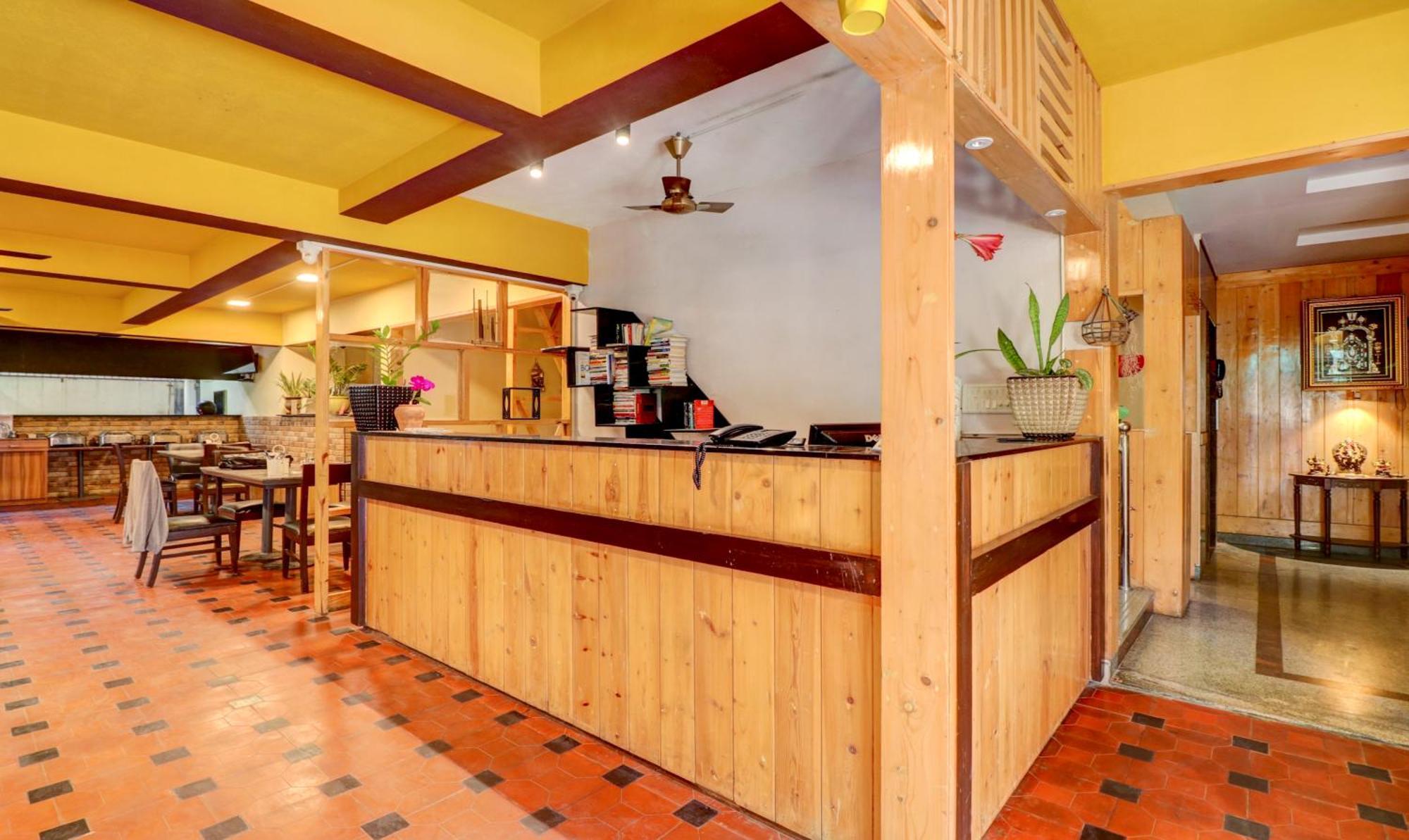Treebo 12 Degrees West, 750 Mts From Embassy Golf Links Business Park Hotel 3*