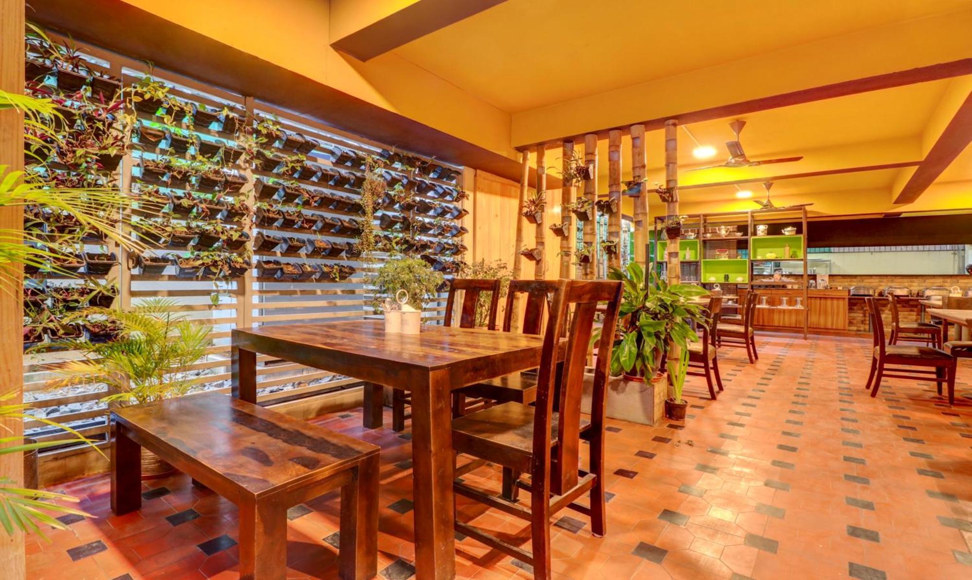 Hotel Treebo 12 Degrees West, 750 Mts From Embassy Golf Links Business Park Bangalore