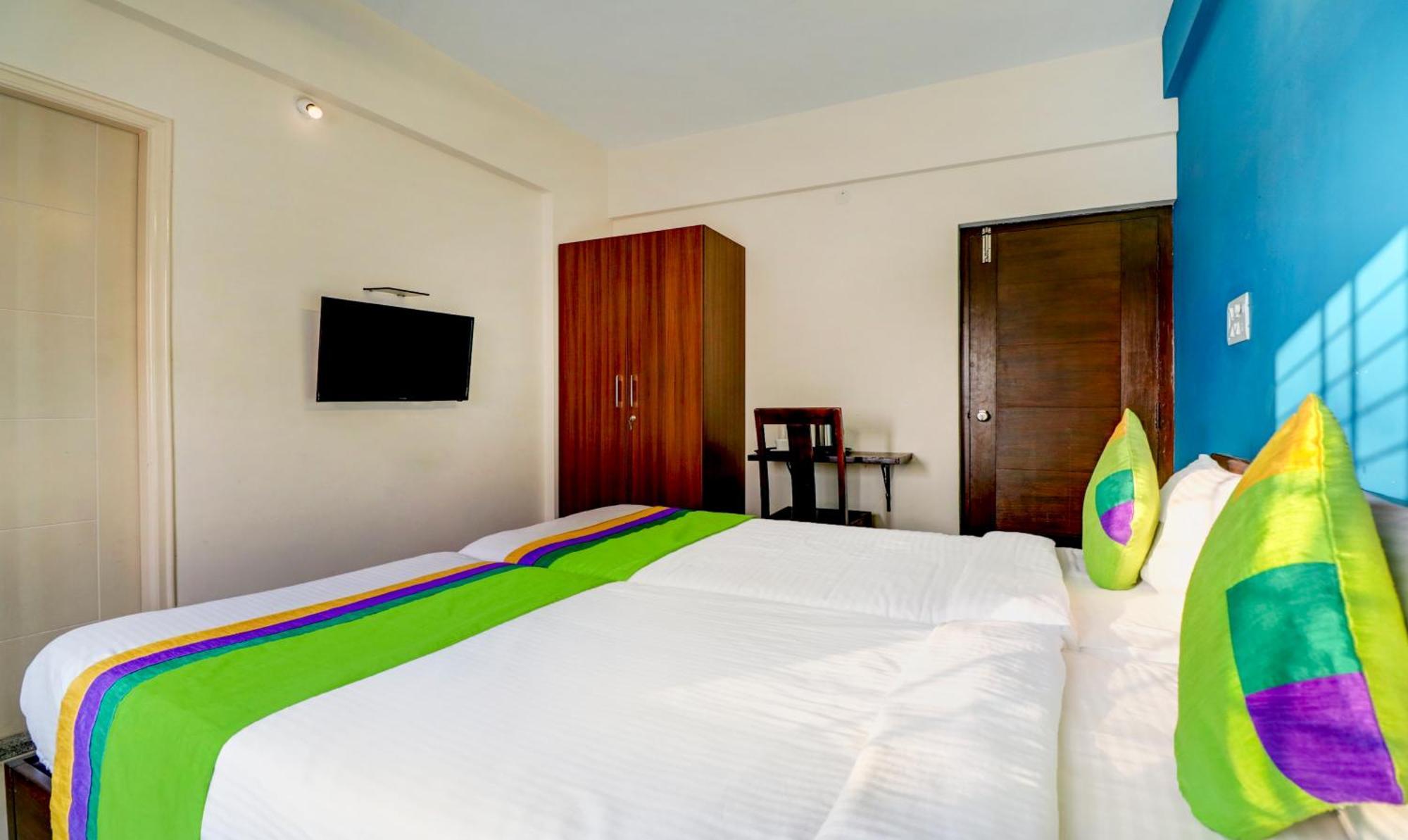 Treebo 12 Degrees West, 750 Mts From Embassy Golf Links Business Park 3*