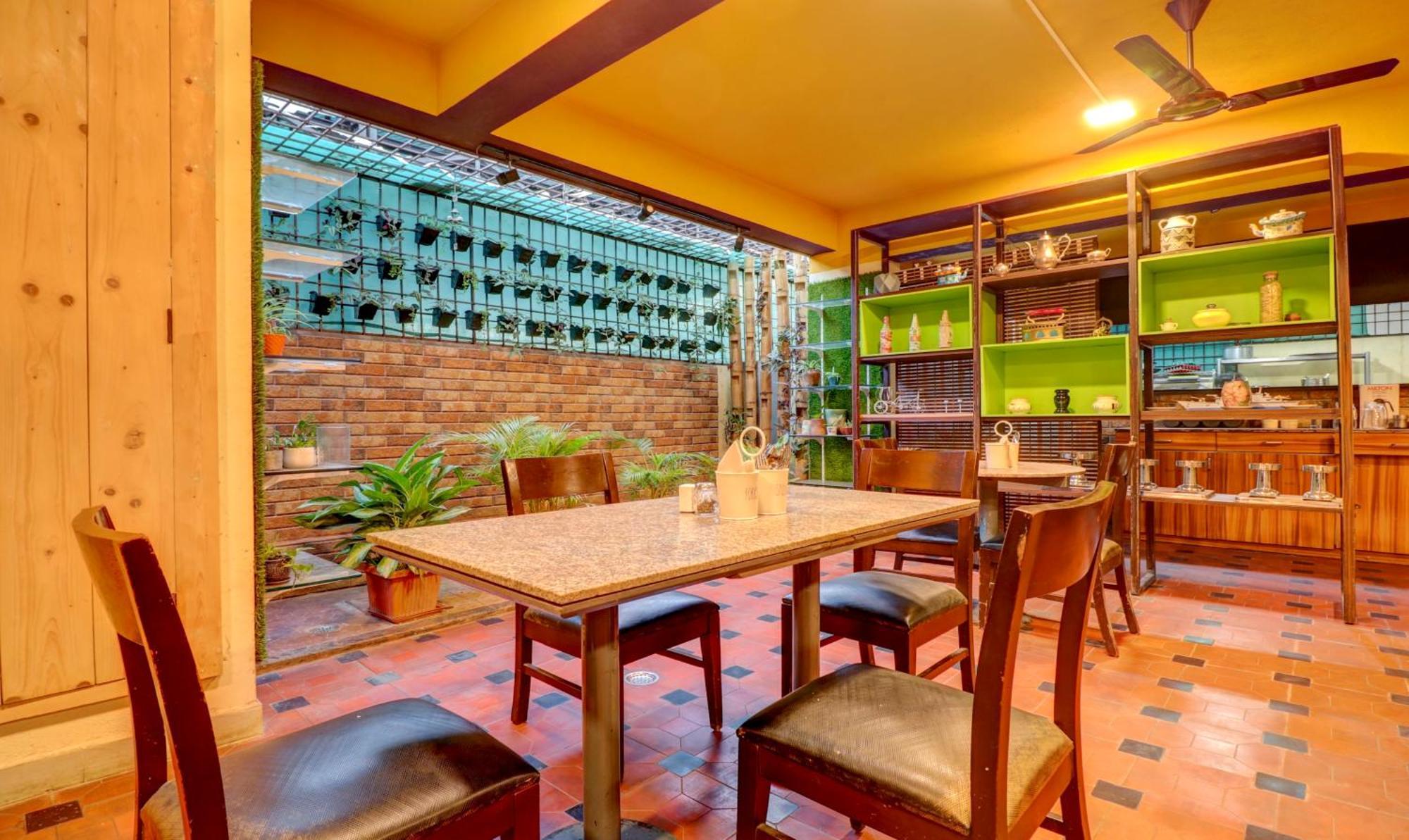 Treebo 12 Degrees West, 750 Mts From Embassy Golf Links Business Park Bangalore